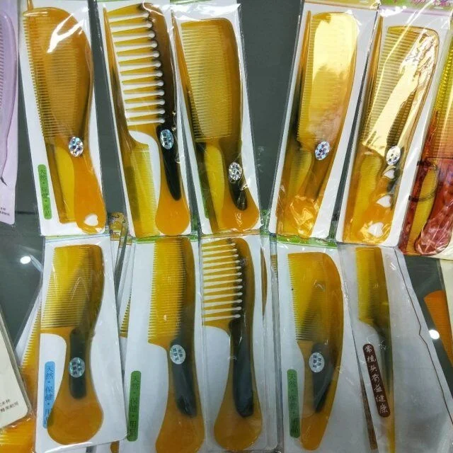 Wholesale producto para barbas plastic bee comb  cheap