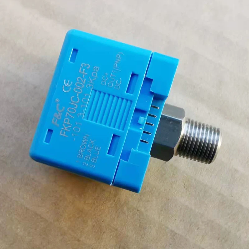 F&C Pressure switch  FKP70 series pressure sensors Three way output Three digit display pressure transmitter