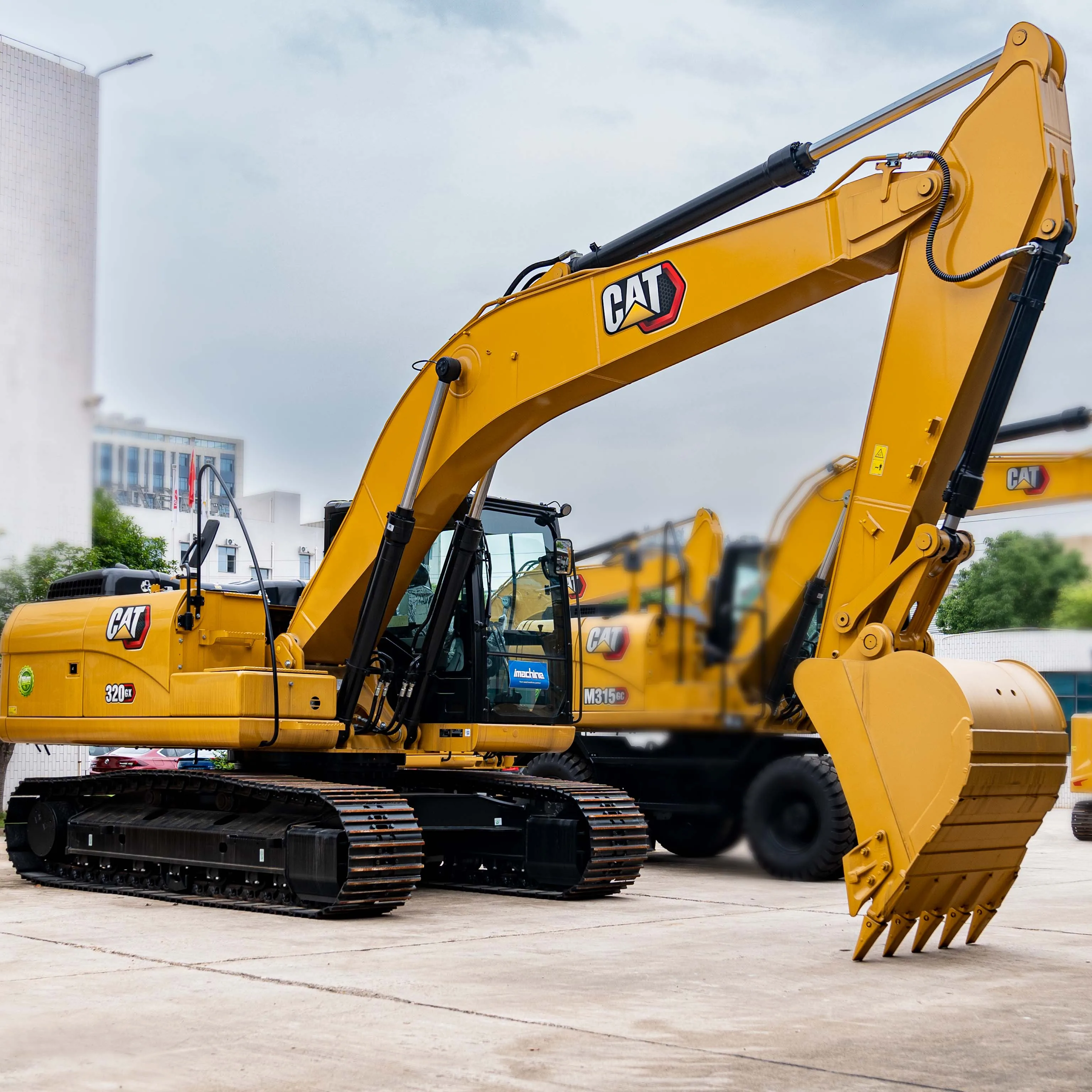 99% новый гусеничный экскаватор CAT 320 GX