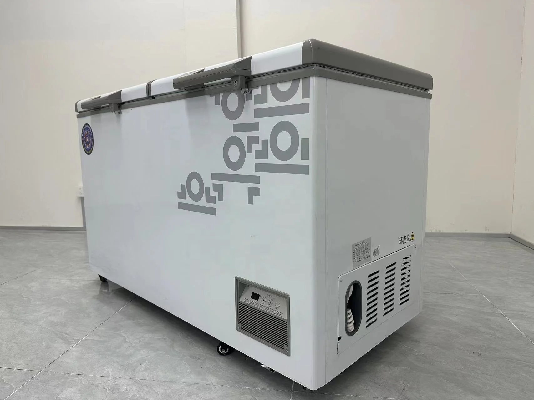 The high-end two-door horizontal ultra-low temperature freezer is suitable for the storage of fresh meat and seafood