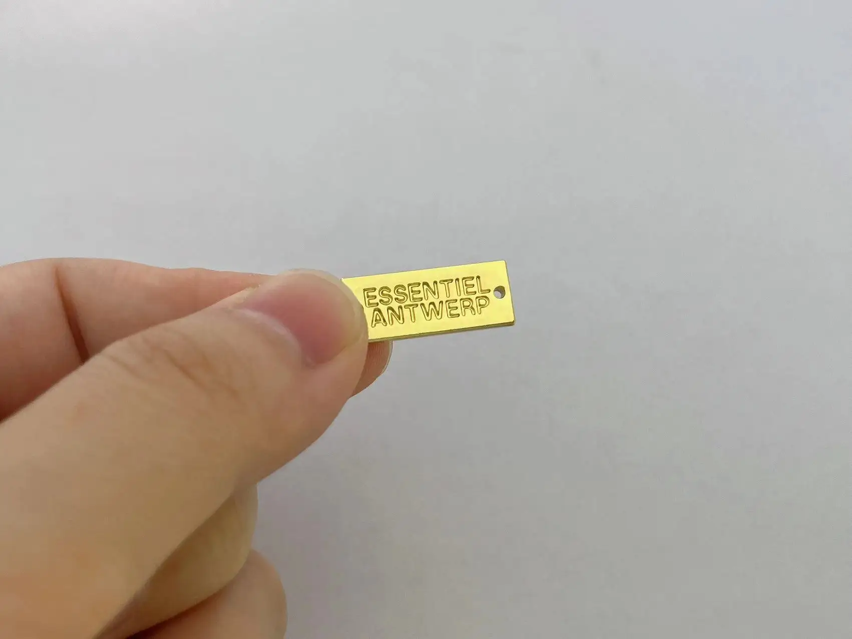 Металлический логотип для одежды Золотой металлическая бирка обуви и мешков бумажные безопасные этикетки с гравировкой