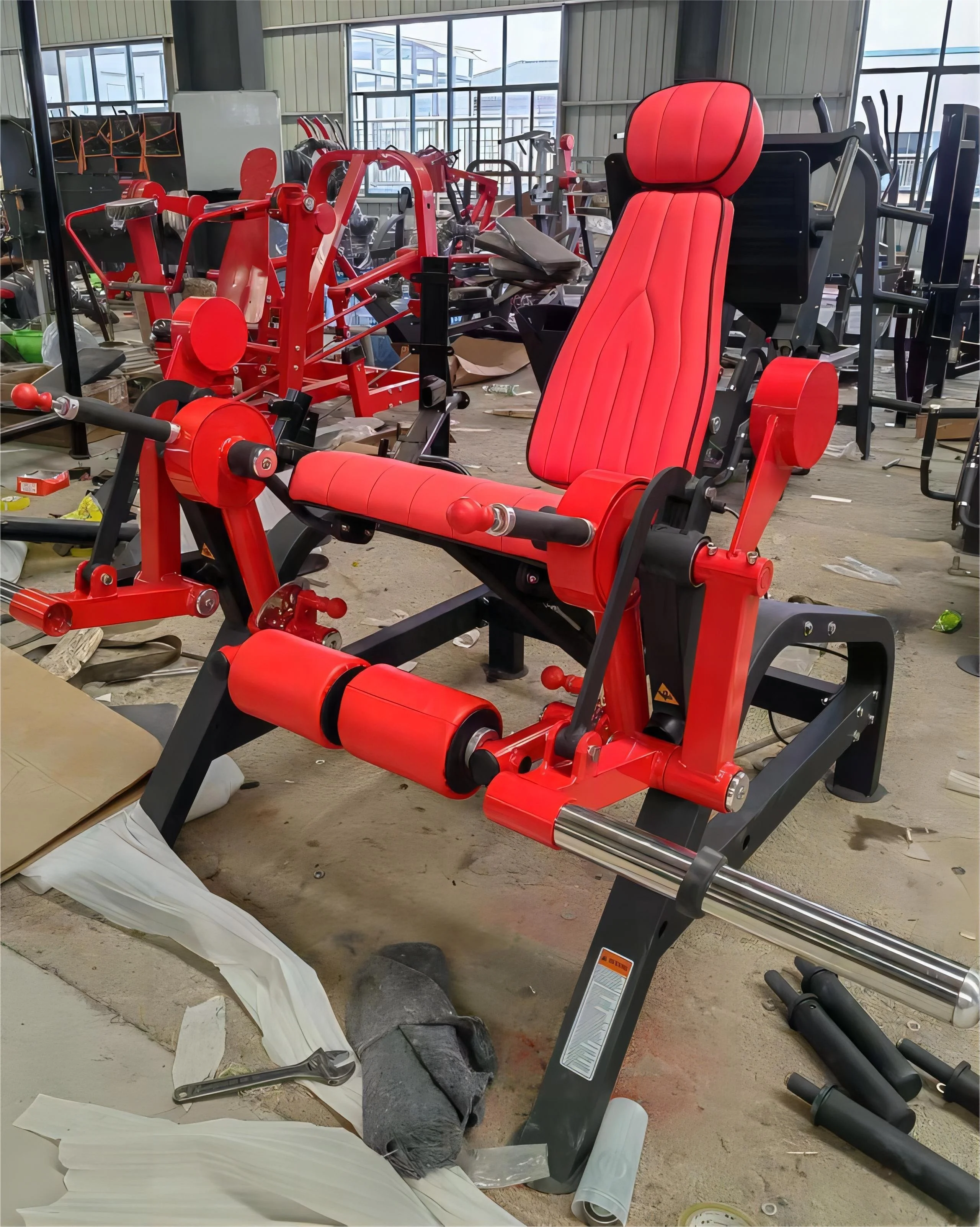 NEW FITNESS   EQUIPMENT  ALTERNATE LEG EXTENSION PANATTA