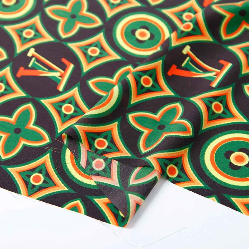 Hot selling in Dubai 100% silk CDC 14mm geometric pattern printed fabric for lady sari