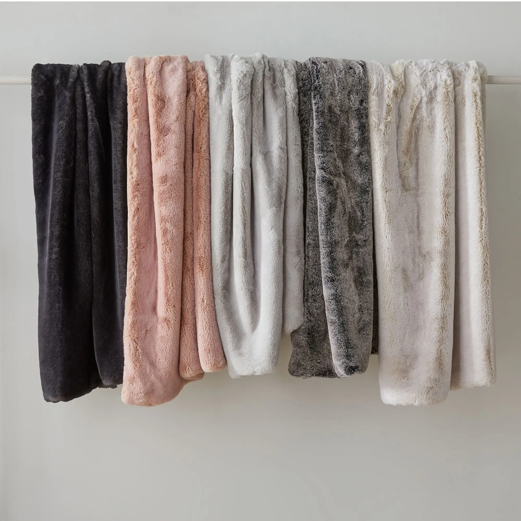 Wholesale Luxury Super Soft Cozy Comfortable Faux Rabbit Fur Chinchilla Throw Blanket for Winter Bedroom