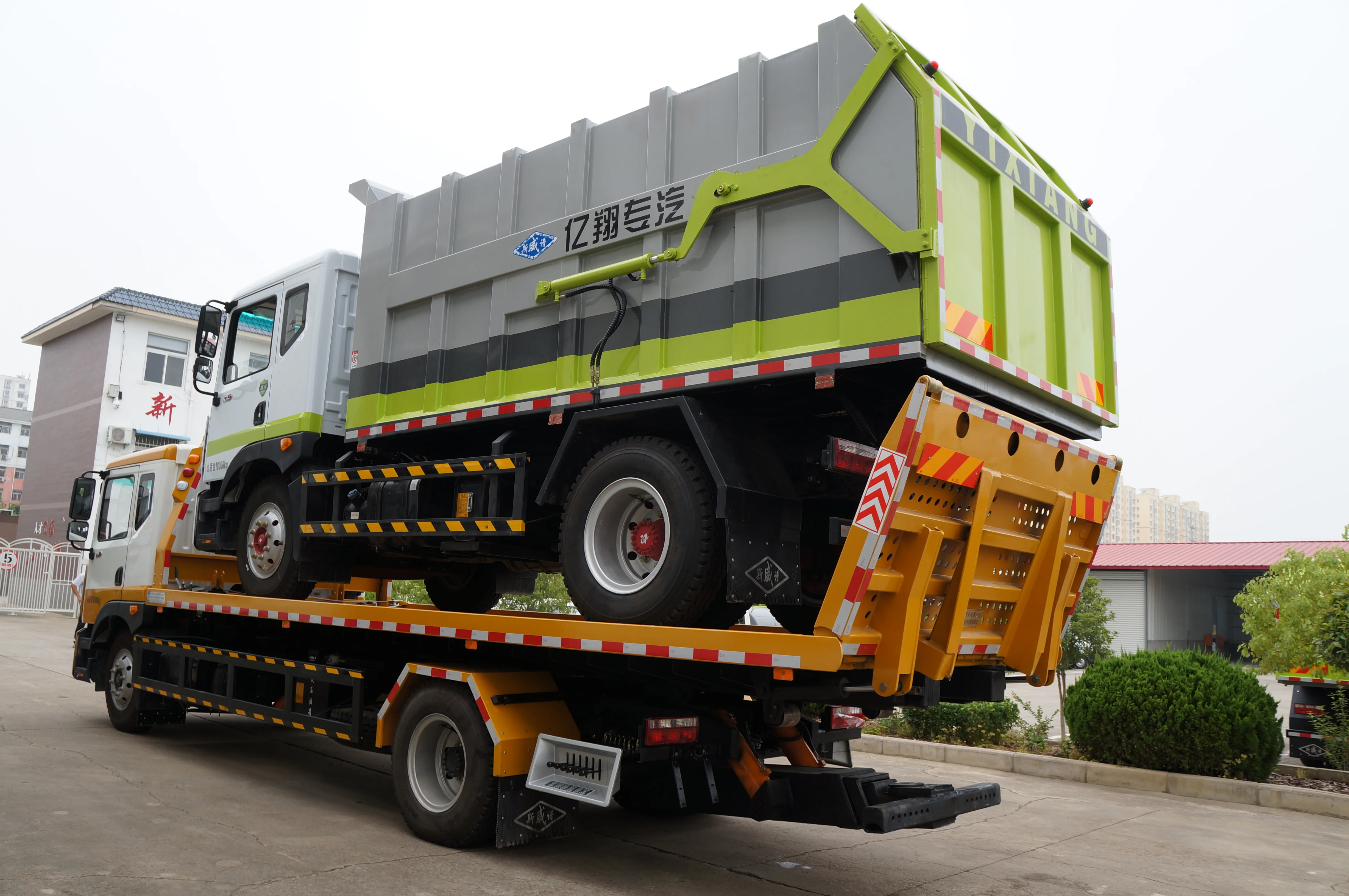 High performance new 12 ton 6 wheel electrically hydraulic control left steering crane lift car crane tow wrecker truck