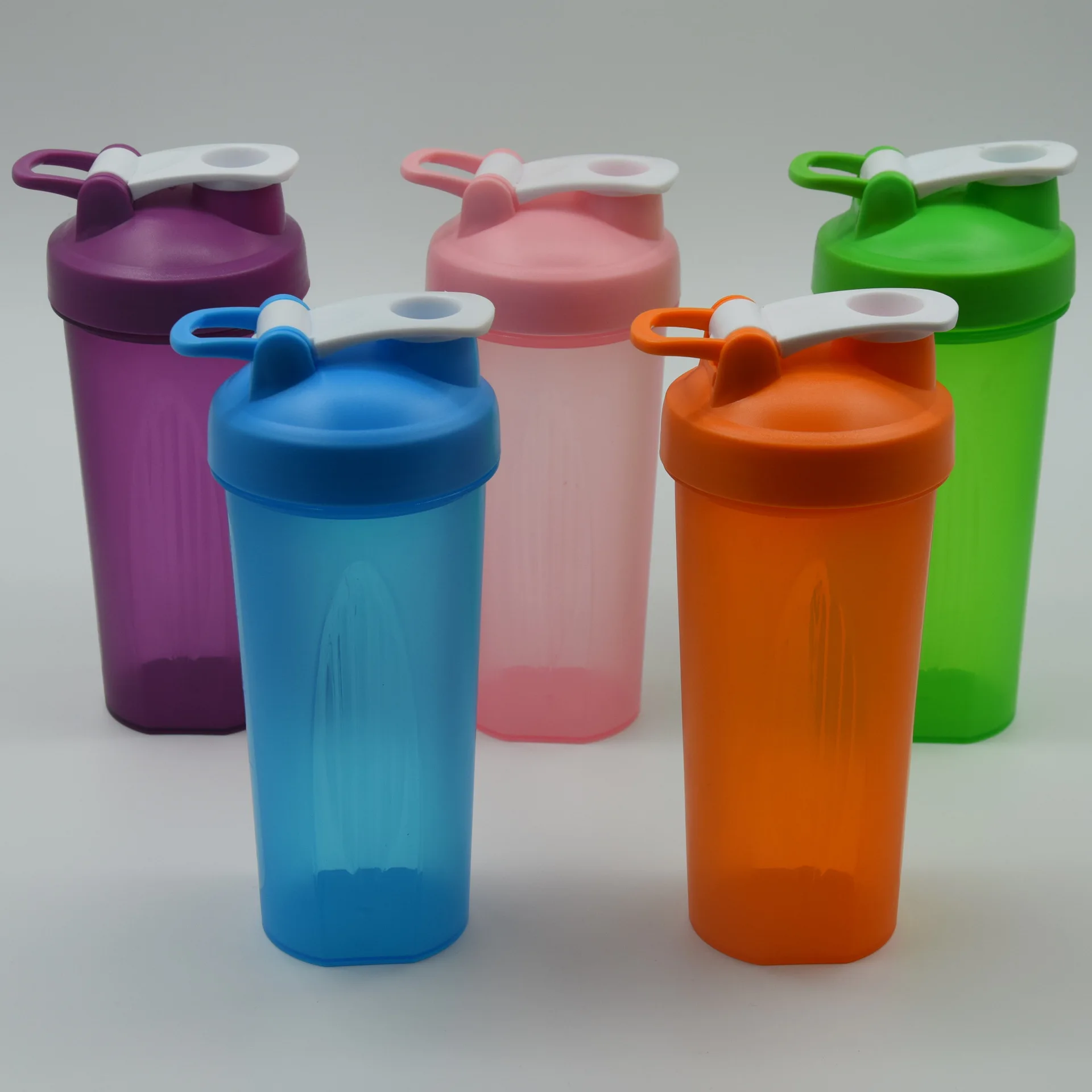 Wholesale 600ml sports fitness shake cup custom logo gym milk plastic protein shaker bottle with time marker