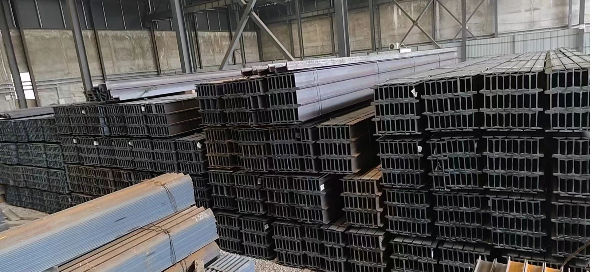 2022 Hot Sale q355b ss400 Stainless Steel q345 Light Weight Standard i Beam Dimensions for House I Beam Dimensions for House