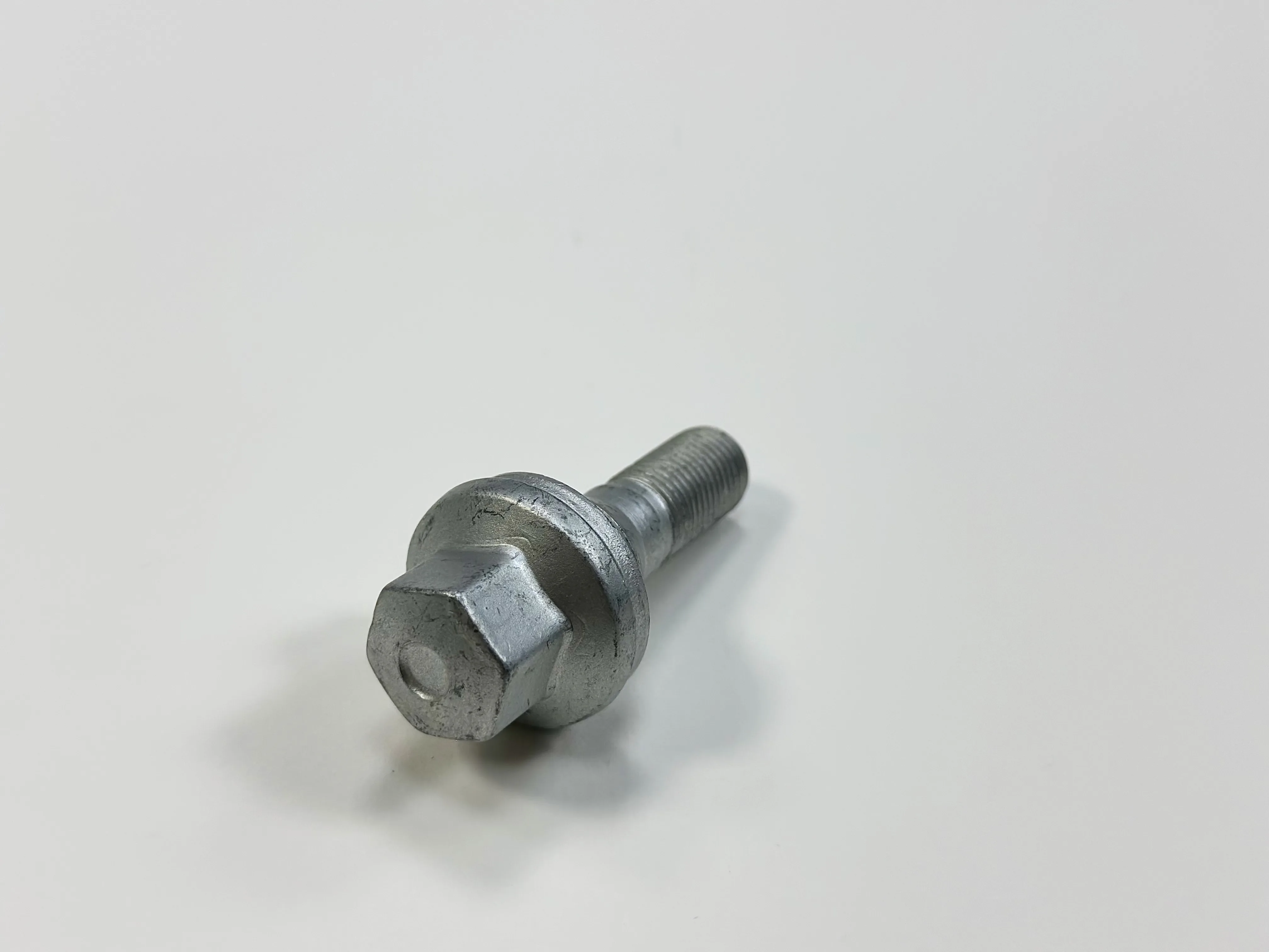 Высококачественные обрабатывающие услуги крепежные болты для ковки Резьбовые