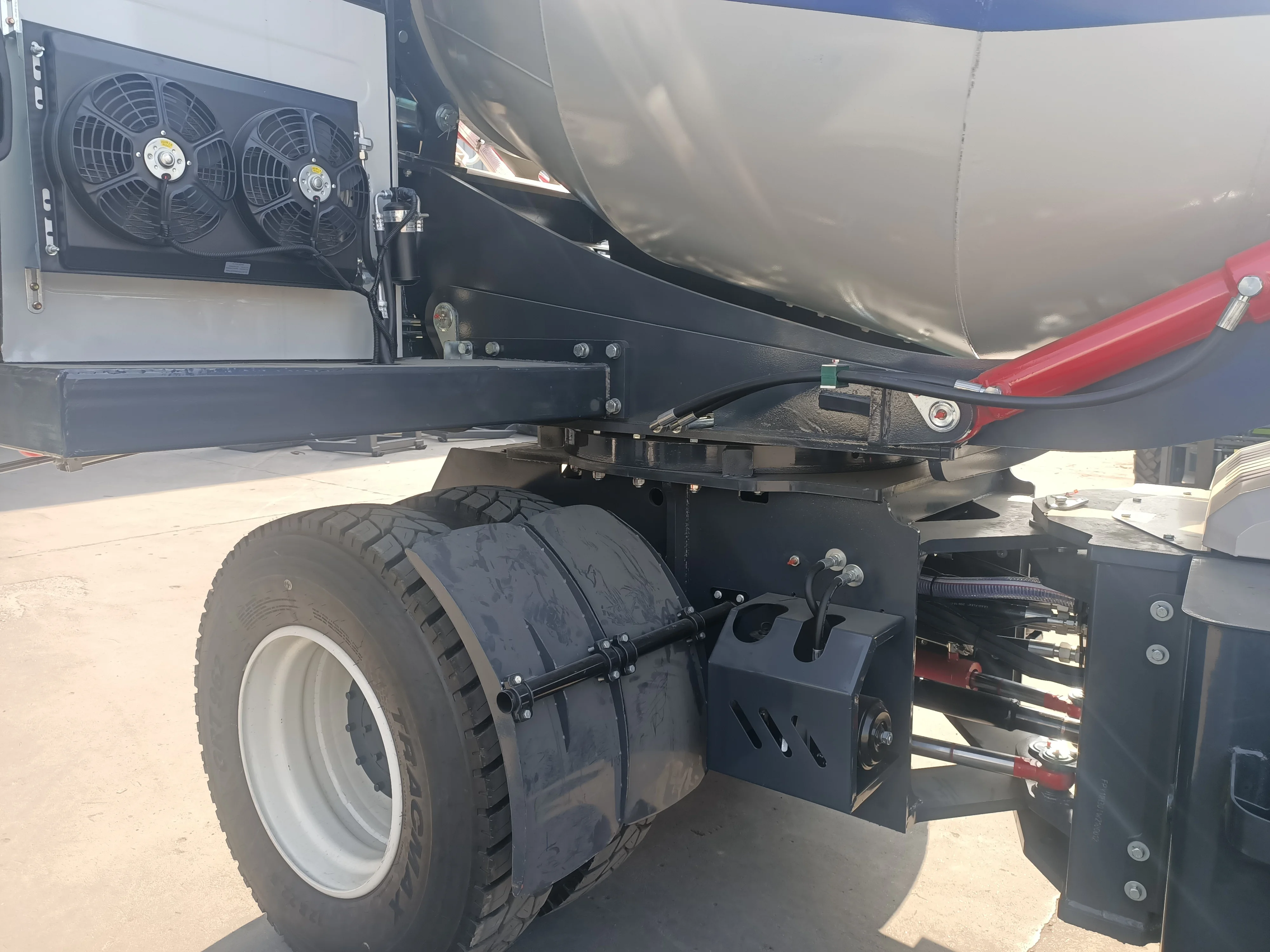 Chinese factory sale Automatic Weighing Mobile Self Loading Concrete Mixer Truck Self-Loading Rough Terrain Concrete mixer