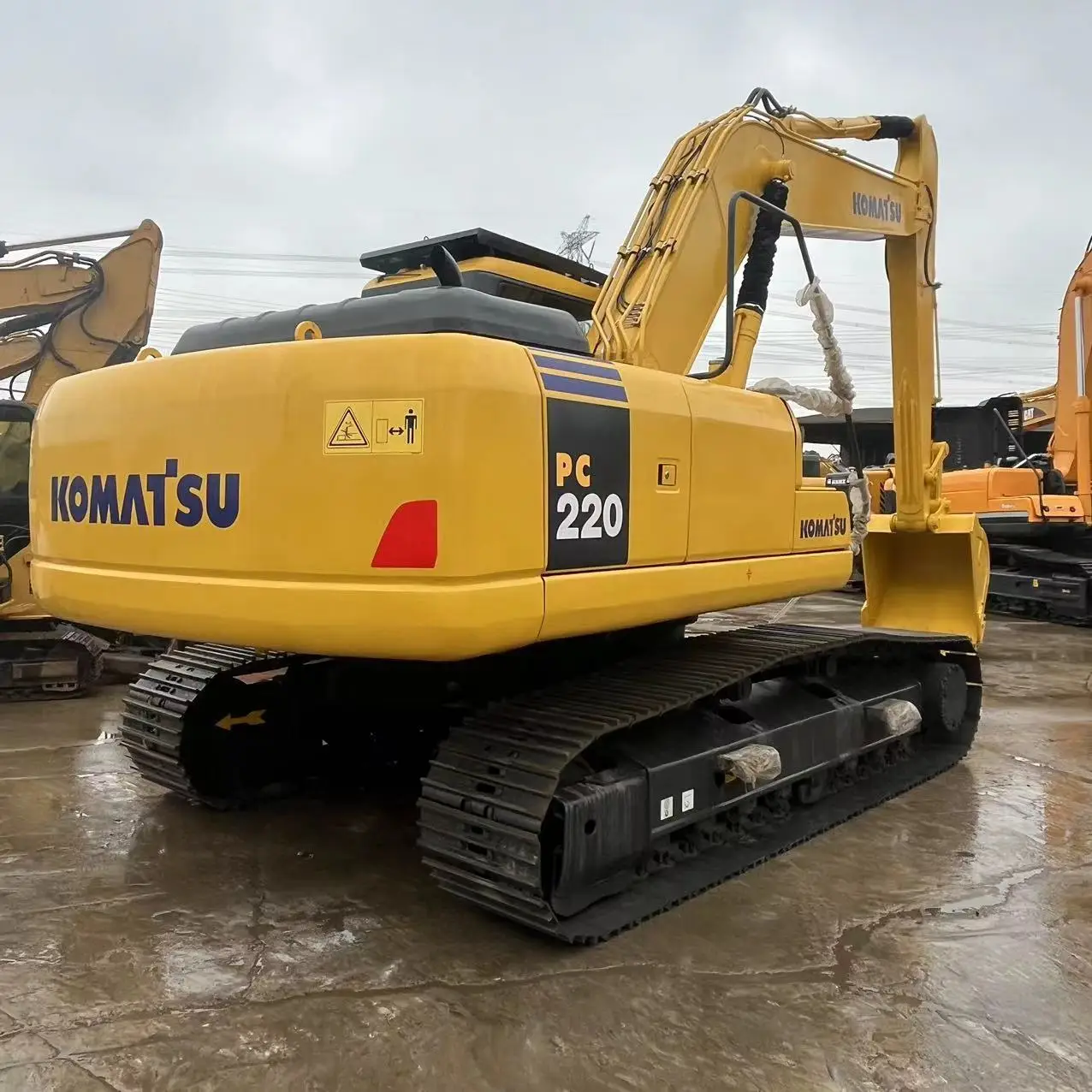 High performance used Komatsu PC220-7 efficient construction machine ,22ton hydraulic crawler excavator Japan for sale