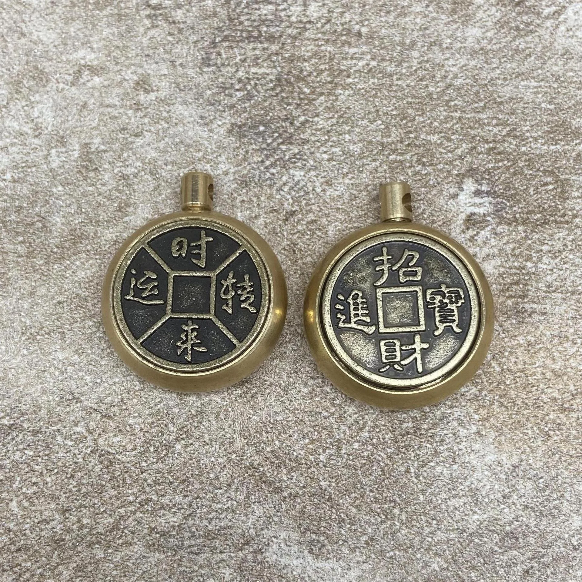 Custom Brass Rotatable Keychain Personalized Copper Car Keychain For Bag