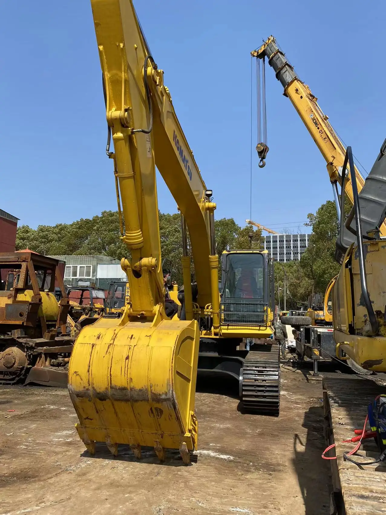 Дешёвый бывший в употреблении Япония Komatsu PC300-7 экскаватора/б/у 30 тонн Колесный экскаватор цена PC300 для