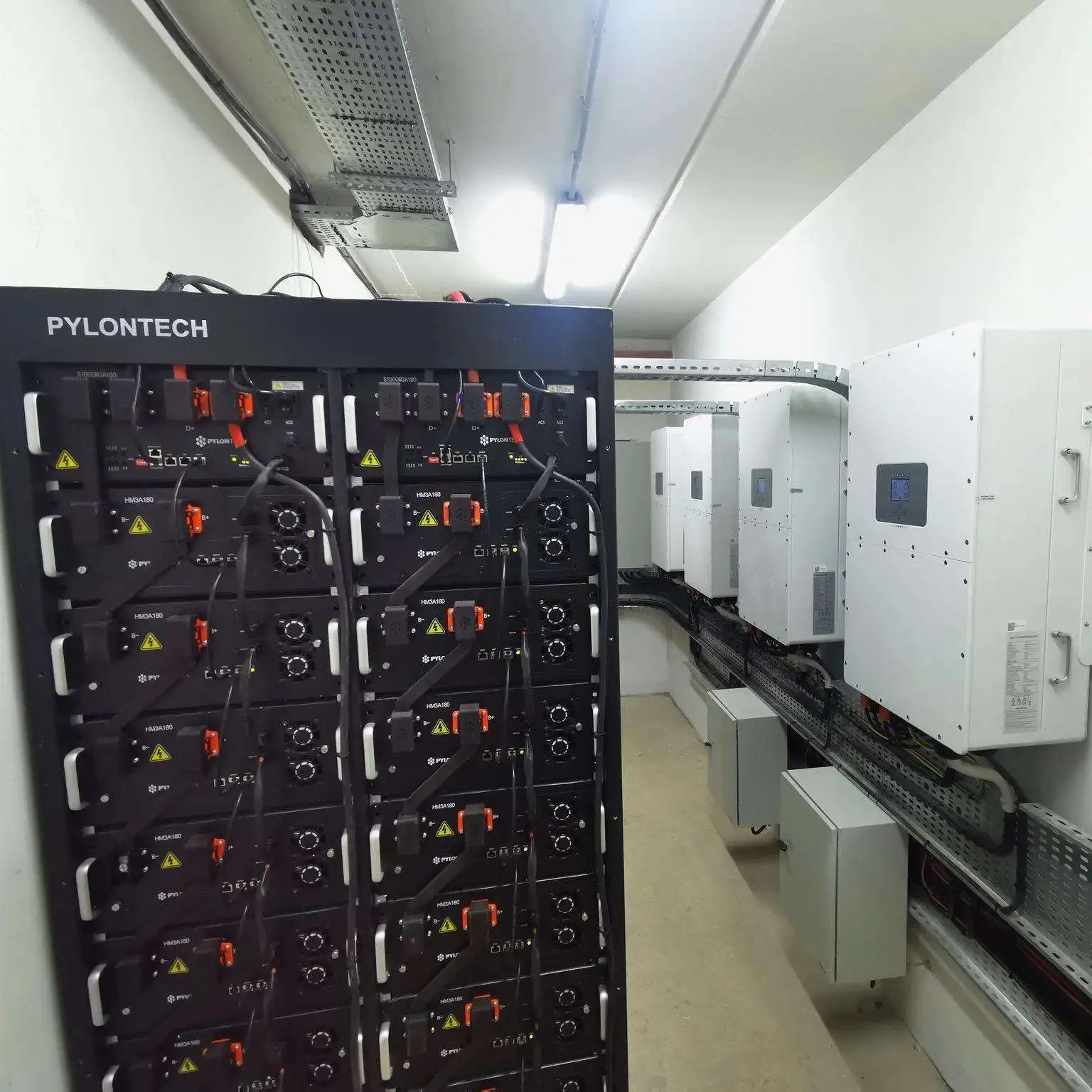 Deye SUN-30K-SG01HP3-EU-BM3 30 кВт Гибридный солнечный инвертор 3-фазный deye высоковольтный