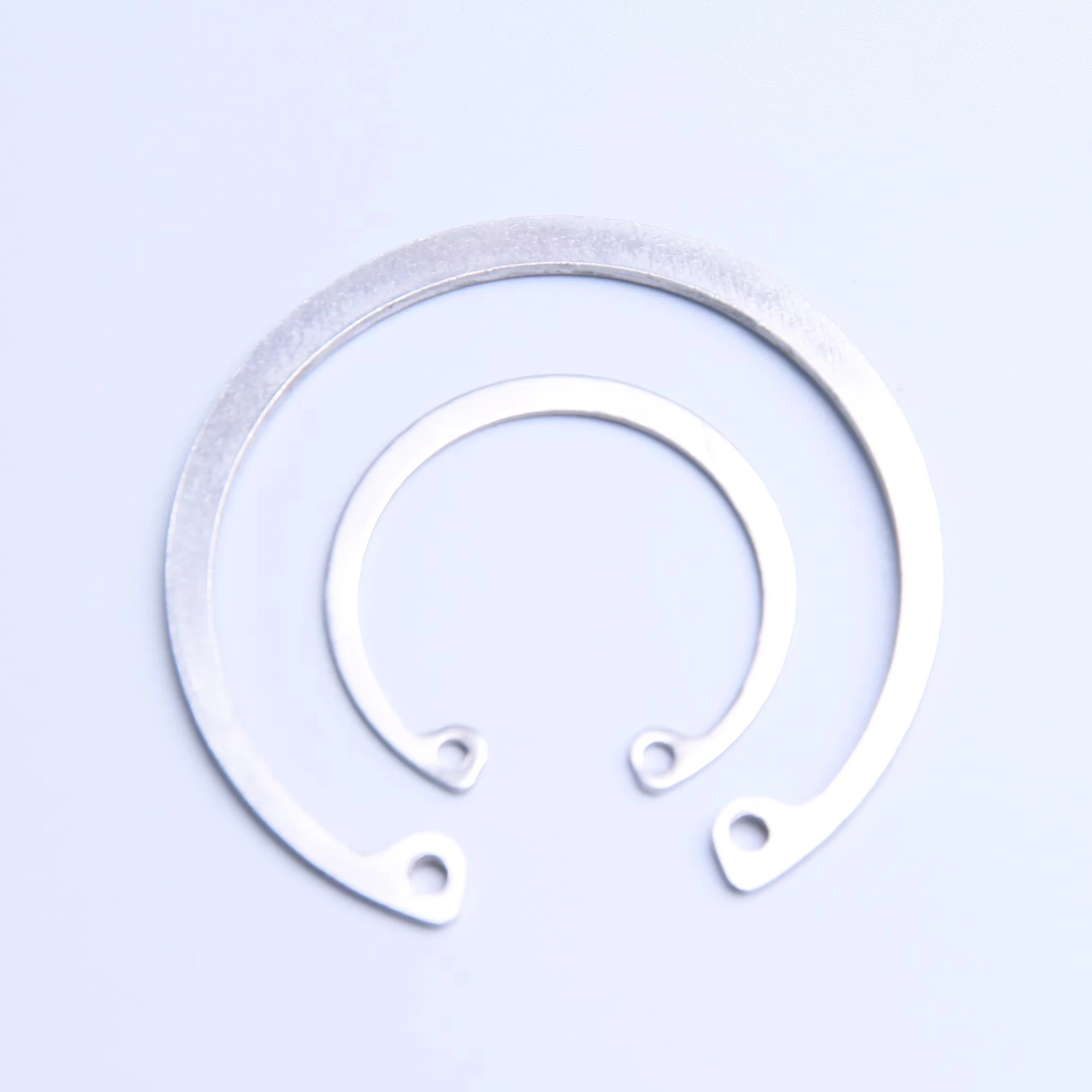 China Stock OEM Bore Shaft Retaining Ring M1-M100 Spiral Piston Heavy E Type DIN471 DIN472 DIN6799 Steel Brass Bronze Zinc Plain
