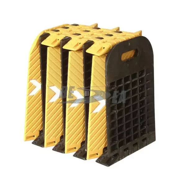 High Quality 360X250X310v Fold Size PU Plastic 3000mm Max Length Portable Speed Bump