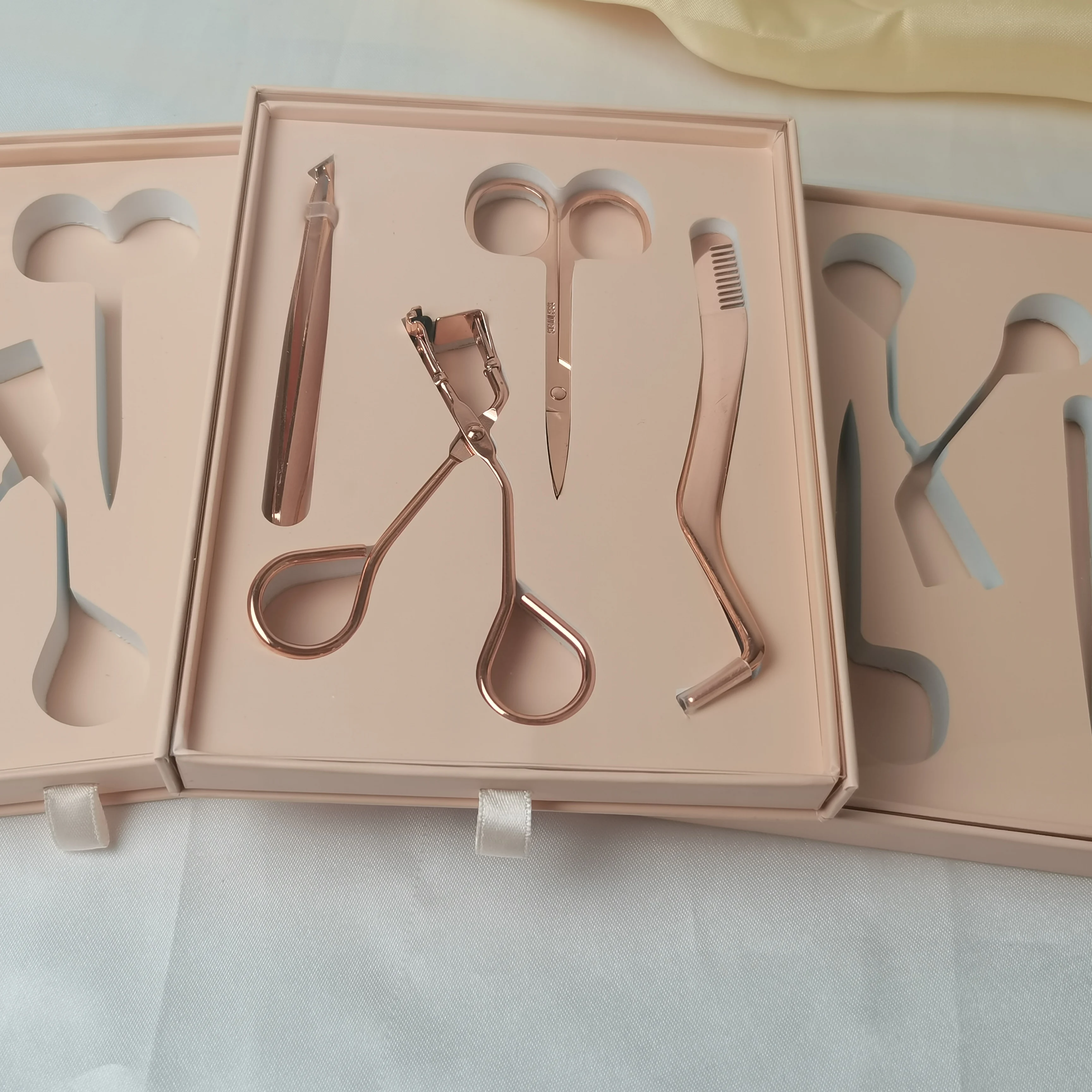 S2 инструменты для макияжа из розового золота щипцы для завивки ресниц Пинцет маленькие ножницы набор из четырех частей накладные ресницы и инструменты оптом
