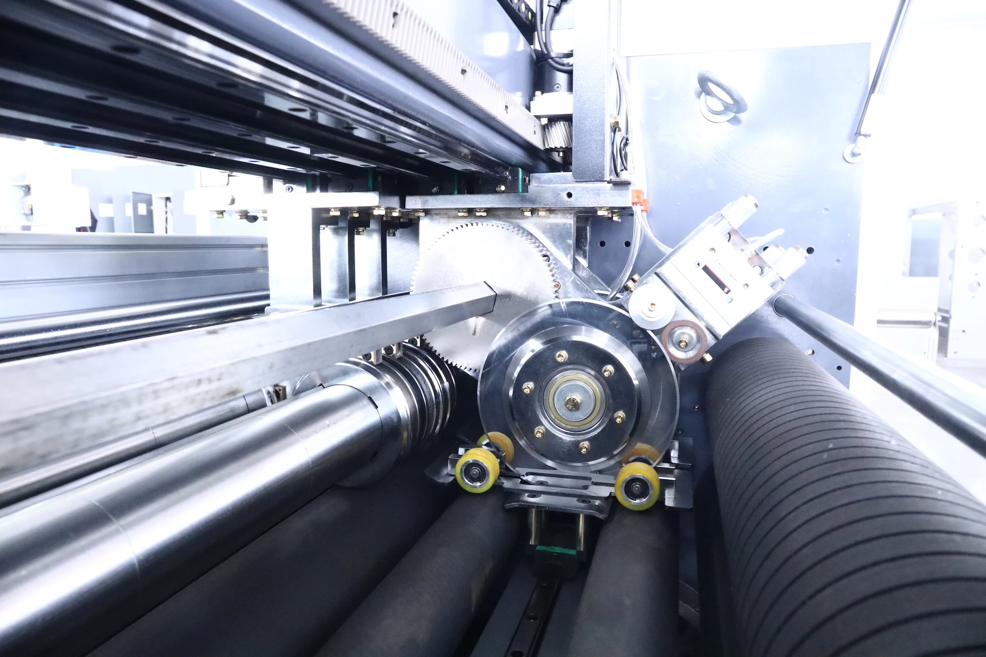 Automatic Feeder Thin Blade Slitter Scorer Machine With Stacker