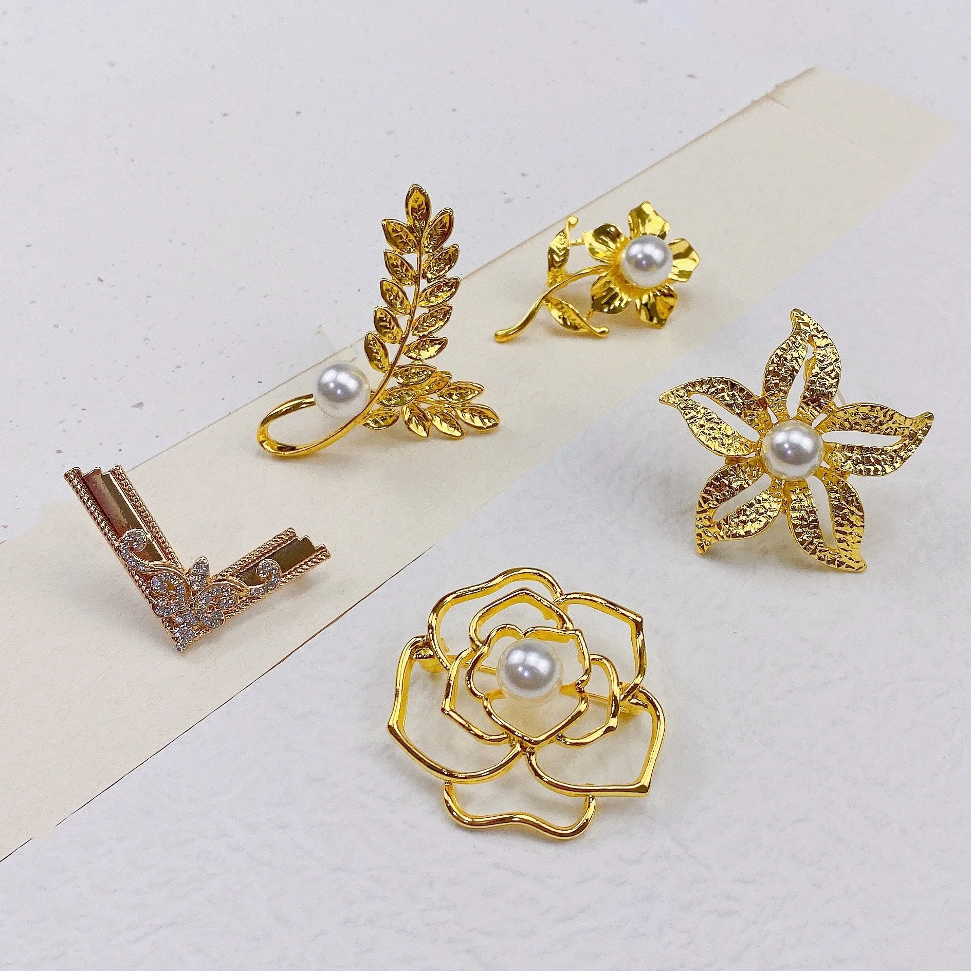 Vintage Brooch Men Women Jewelry Accessories Gold Slivery leaves Shape Suit Brooch Pin For Wedding