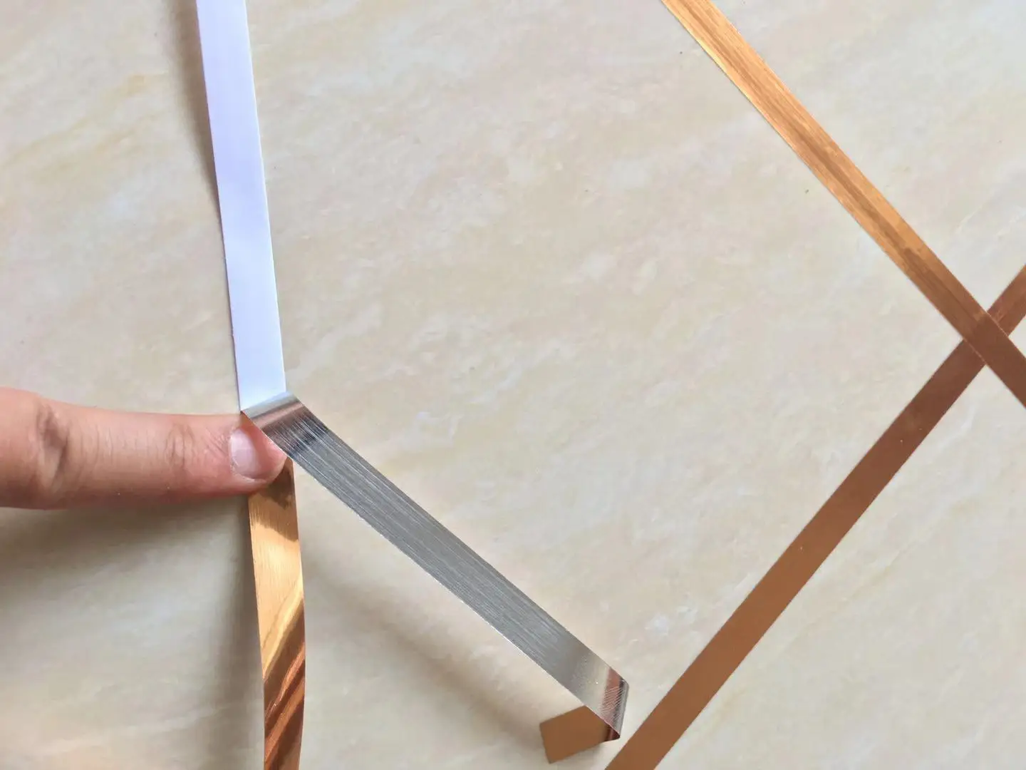 Floor Shiny Bling Gold Silver Foil Home Decoration Tile Gap Tape Self-Adhesive Tile Gap Tape 5 Meter For Hotel Lobby Hall