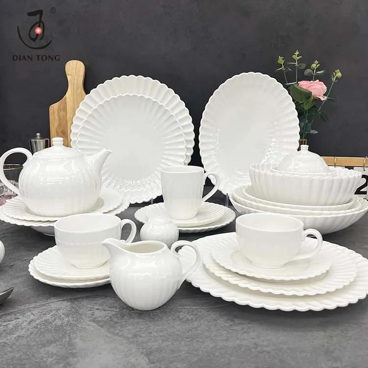 High Quality Hotel Restaurant Dishes Scalloped Dinner Plates And Cup Custom Ceramic Plates And Bowls Set Dinnerware Tableware
