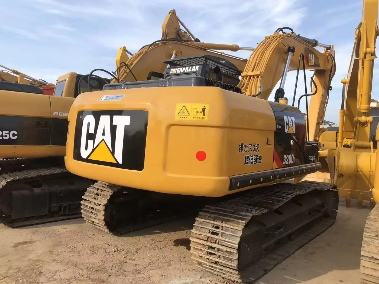 Original Caterpillar CAT320D used excavator in uae backhoe crawler excavator cat320dl cat320d2