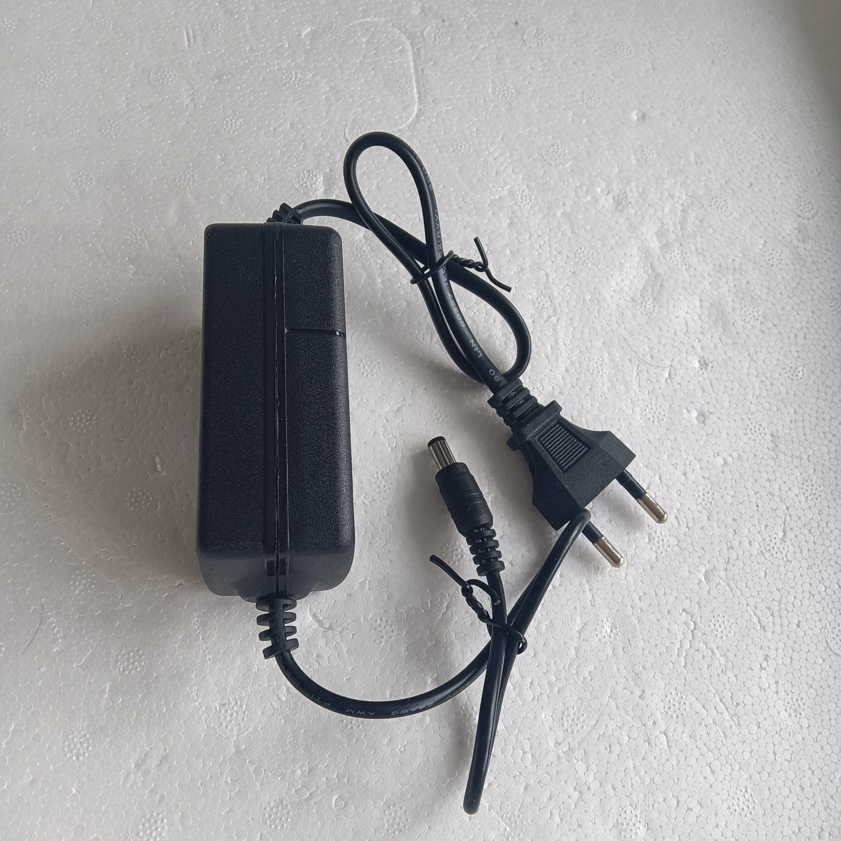 Double wire EU/US/UK/AU Plug Adapter AC 100-240V To DC 12V 2A 2000mA Power Supply 5.5mm x 2.1-2.5mm For CCTV