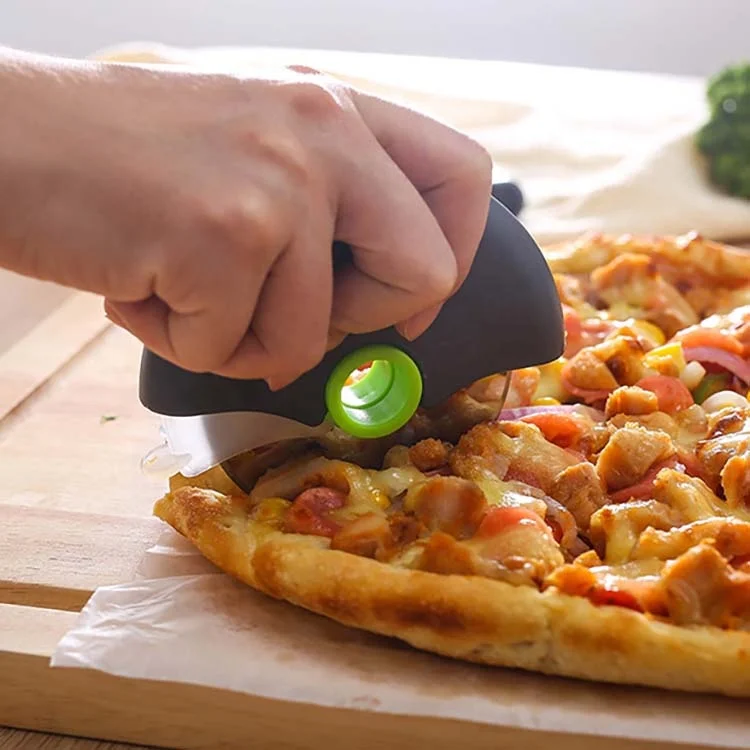 Customized LOGO Stainless Steel Blade Round Hand Held Slicer Plastic Pizza Roller Cutter Wheel