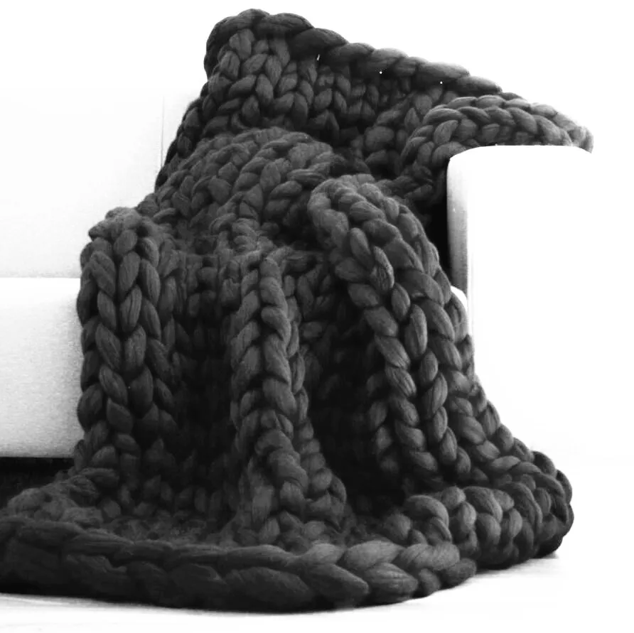 Fast shipping custom eco friendly chunky black 100%acrylic knitted throw blanket for home decoration