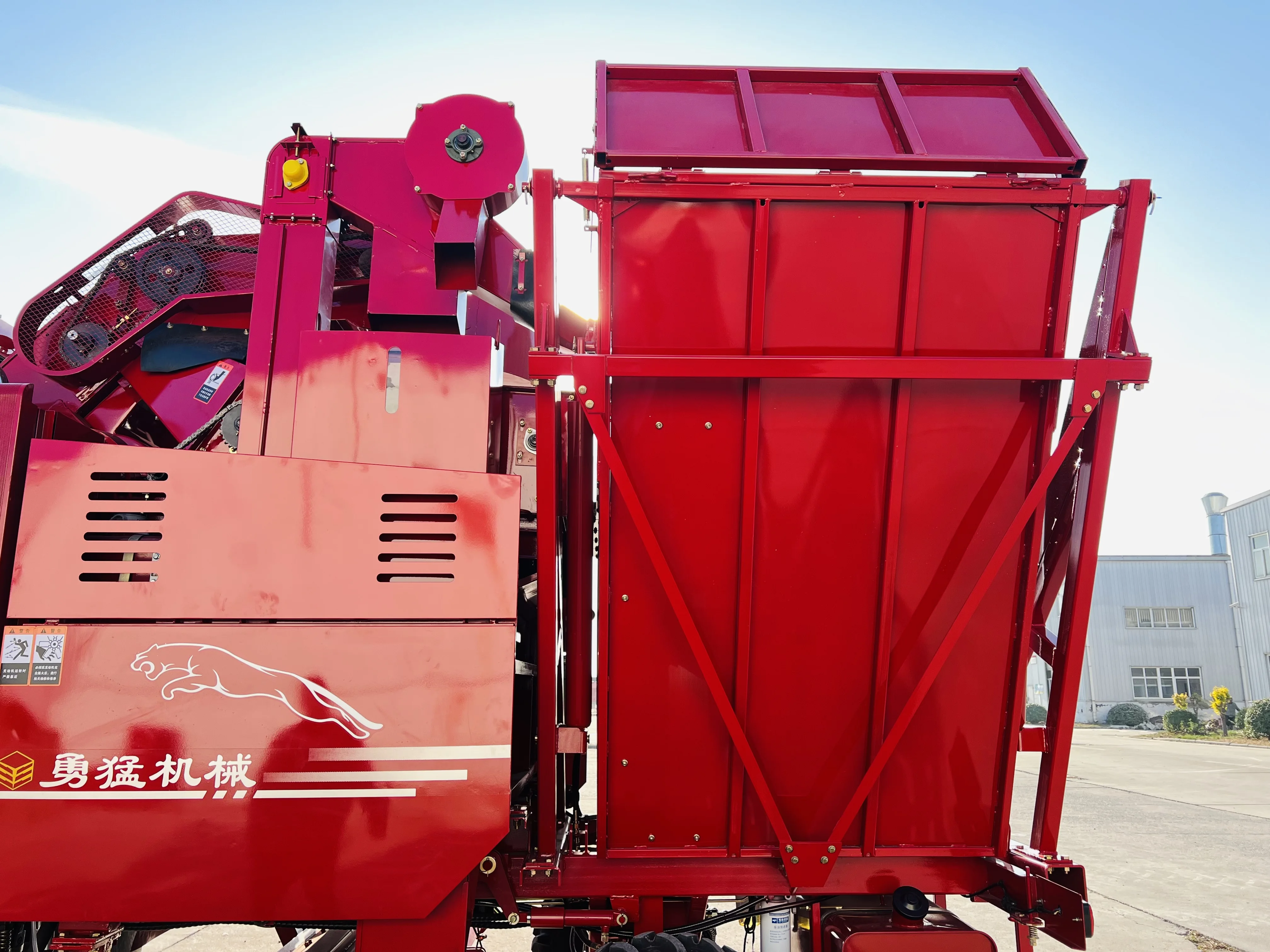 4 Lines Harvesting Machine Agriculture Yongmeng Self-propelled Corn Harvester Mini Combine Harvester For Sale
