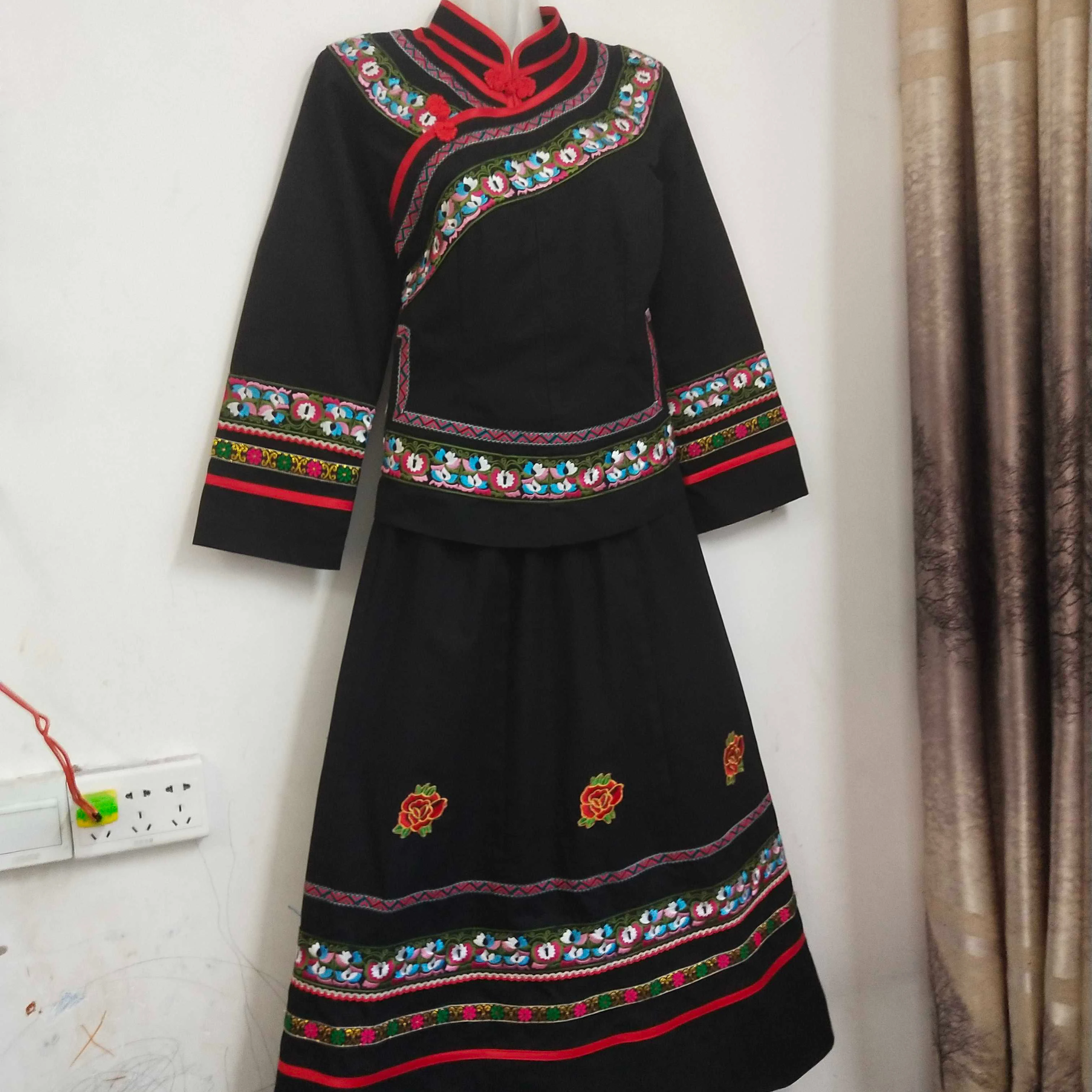 China Traditional Guizhou National Costume