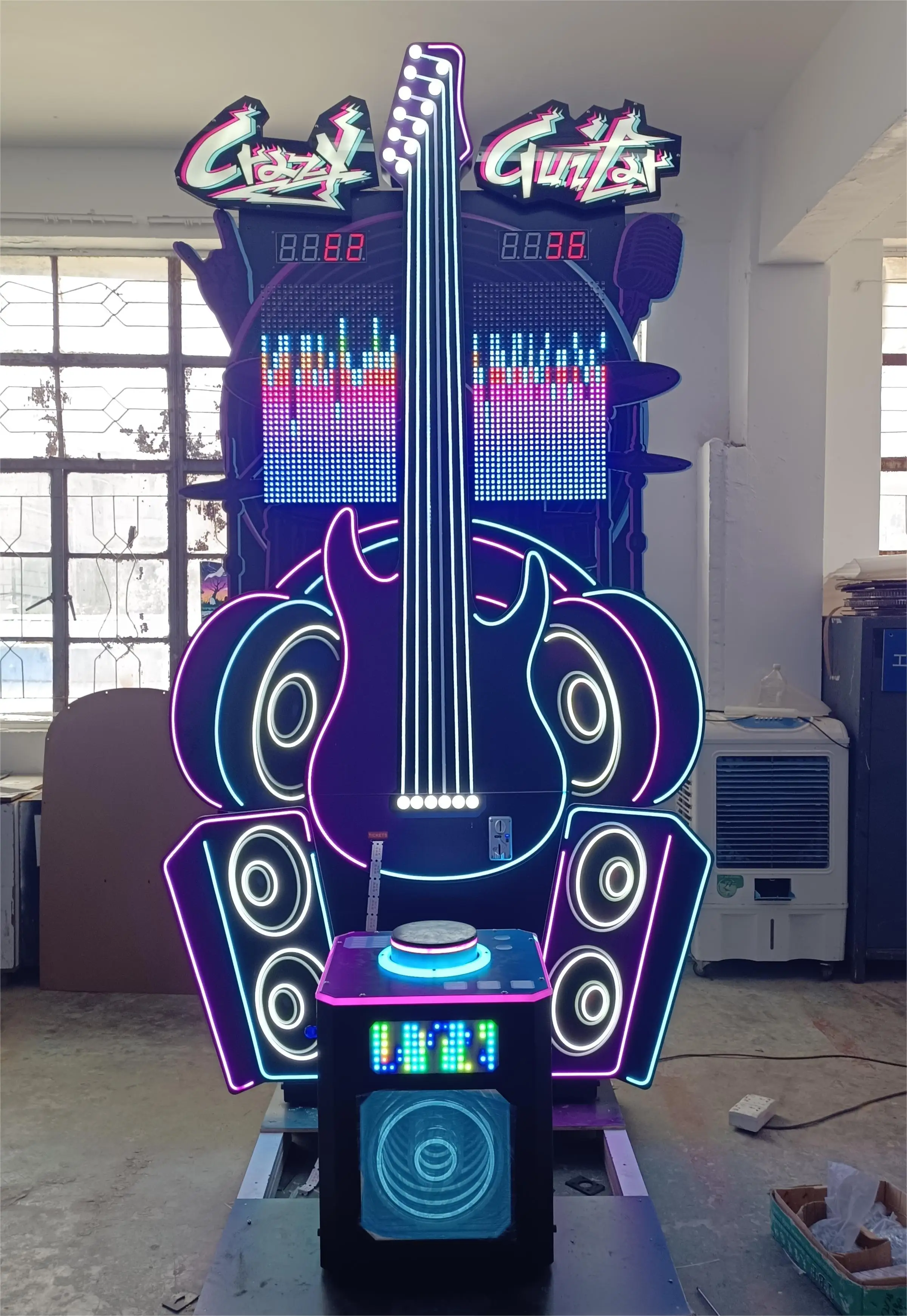 2023 New attractive design crazy guitar hammer hitting sport game machine redemption machine