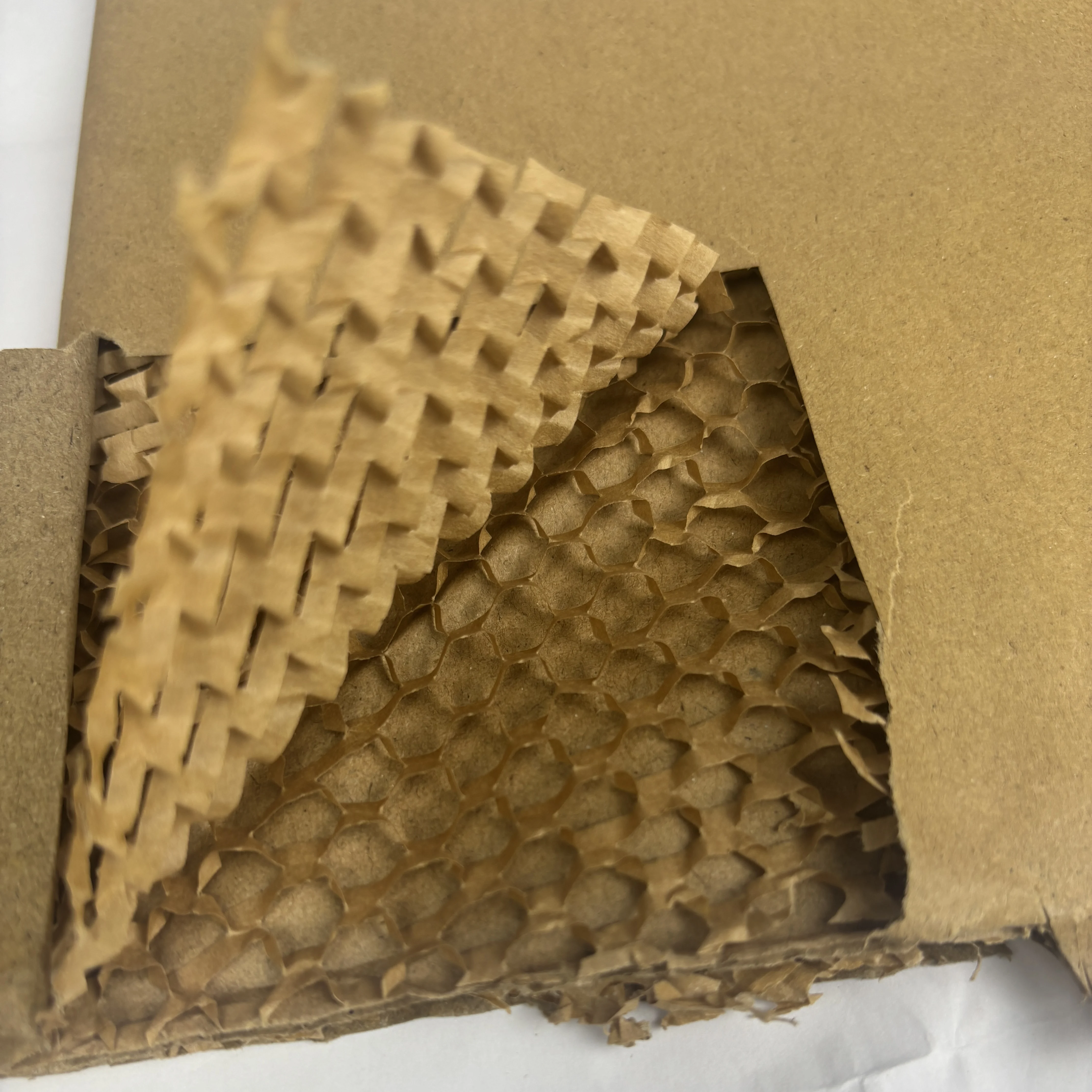 Eco-Friendly Custom Logo Compostable Recyclable Padded Honeycomb Envelope Kraft Paper Bubble Mailer for Fragile Glass