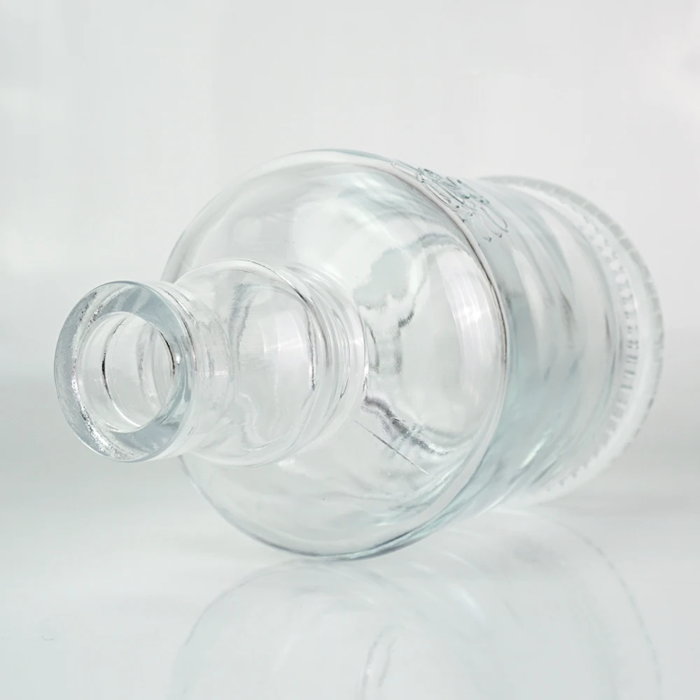 Empty 650ml round alcohol glass bottle liquor wine gin Whiskey Vodka tequila glass bottle with cork lid label