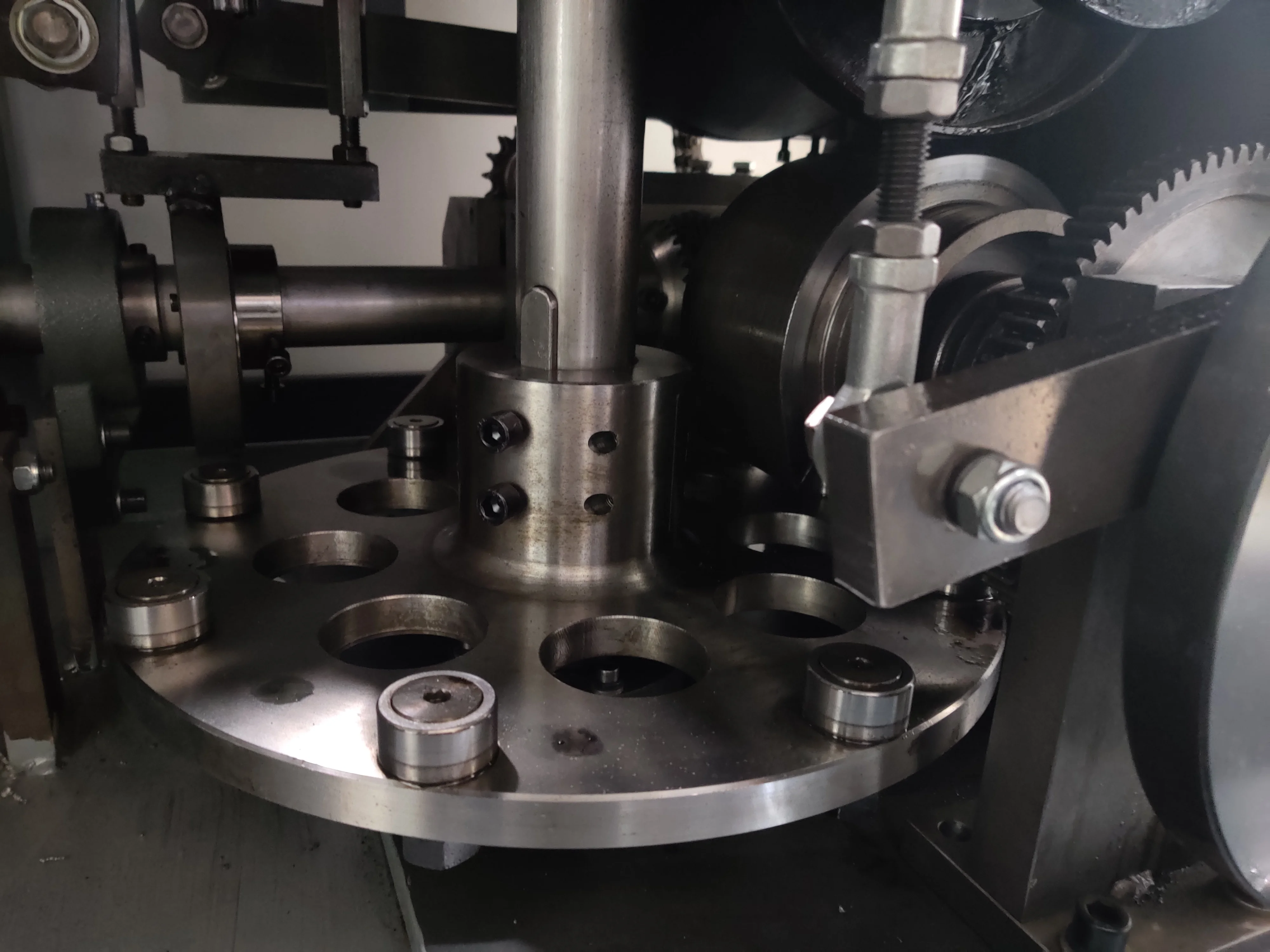 Sold 80Countrys HERO BRAND High Speed China Manual Korea Automatic Forming Paper plate coffee Tea Paper cup making machine price