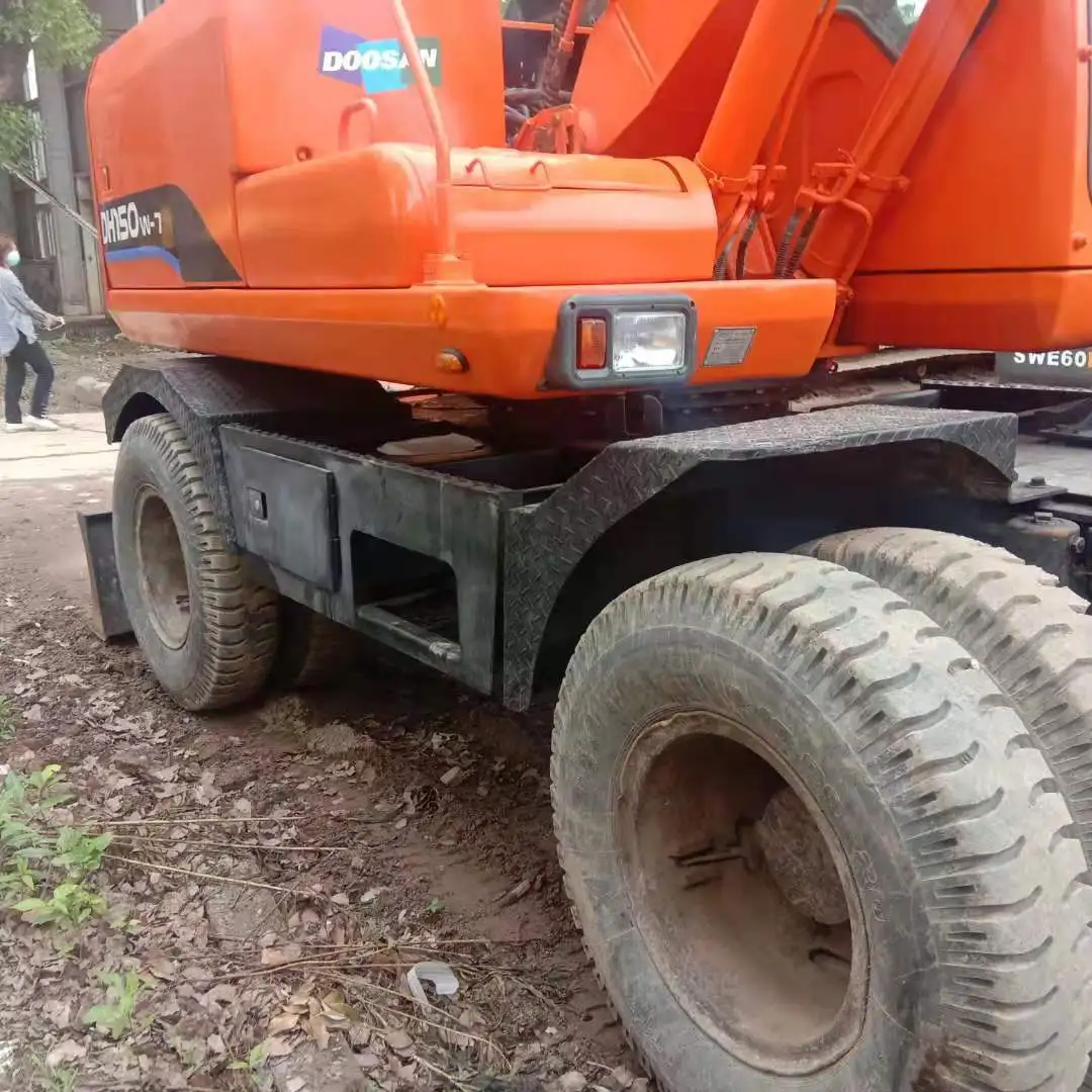  Колесный экскаватор DH150W-7 Doosan