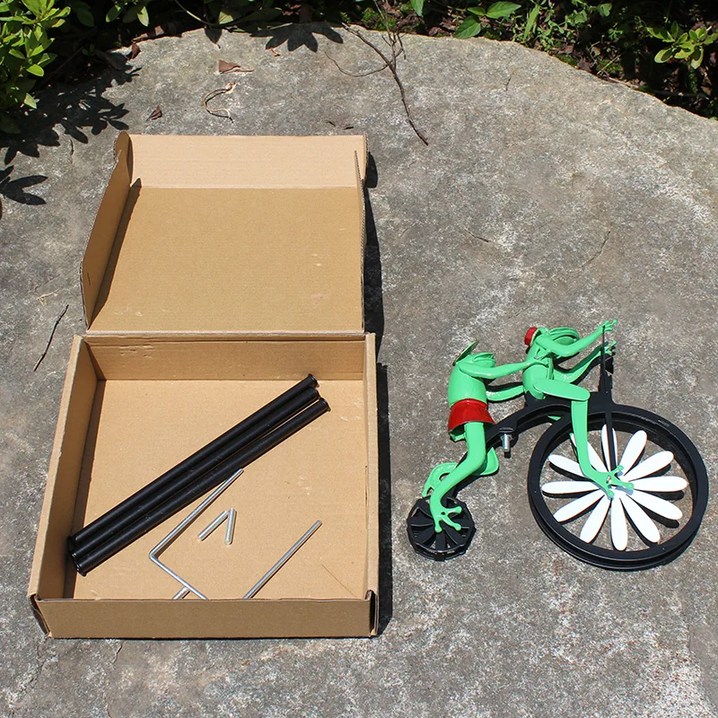 Garden patio decoration Metal frog Cat and mouse ride bicycle iron windmill outdoor wind wheel