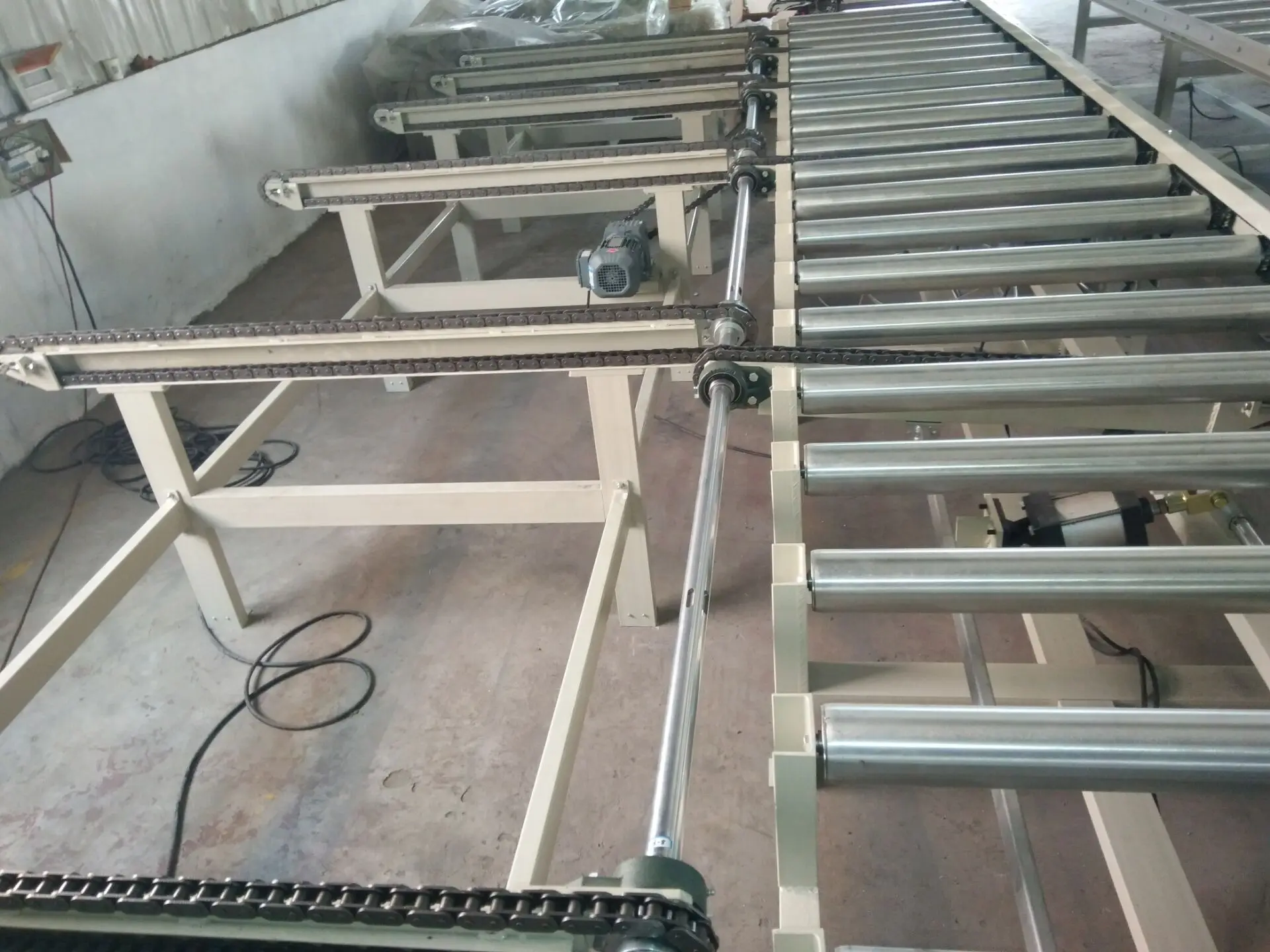 UC-103 Series Chain Driven Live Roller Conveyor with Heavy Duty Adjustable Feet