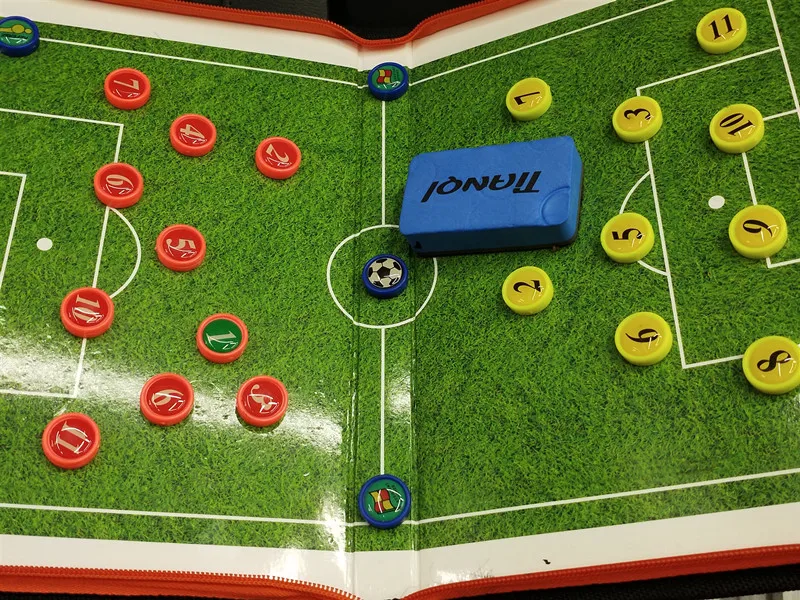 folding portable magnetic football soccer coaching tactics board with zip strategy teaching clipboard with eraser and marker pen