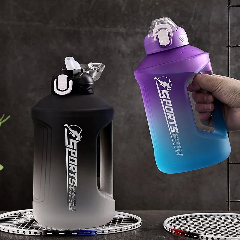 Custom Logo Water Bottles Gym Water Bottles Sports Mugs Plastic Water Bottles with Flip Lids Custom Hand Straps gallon jug