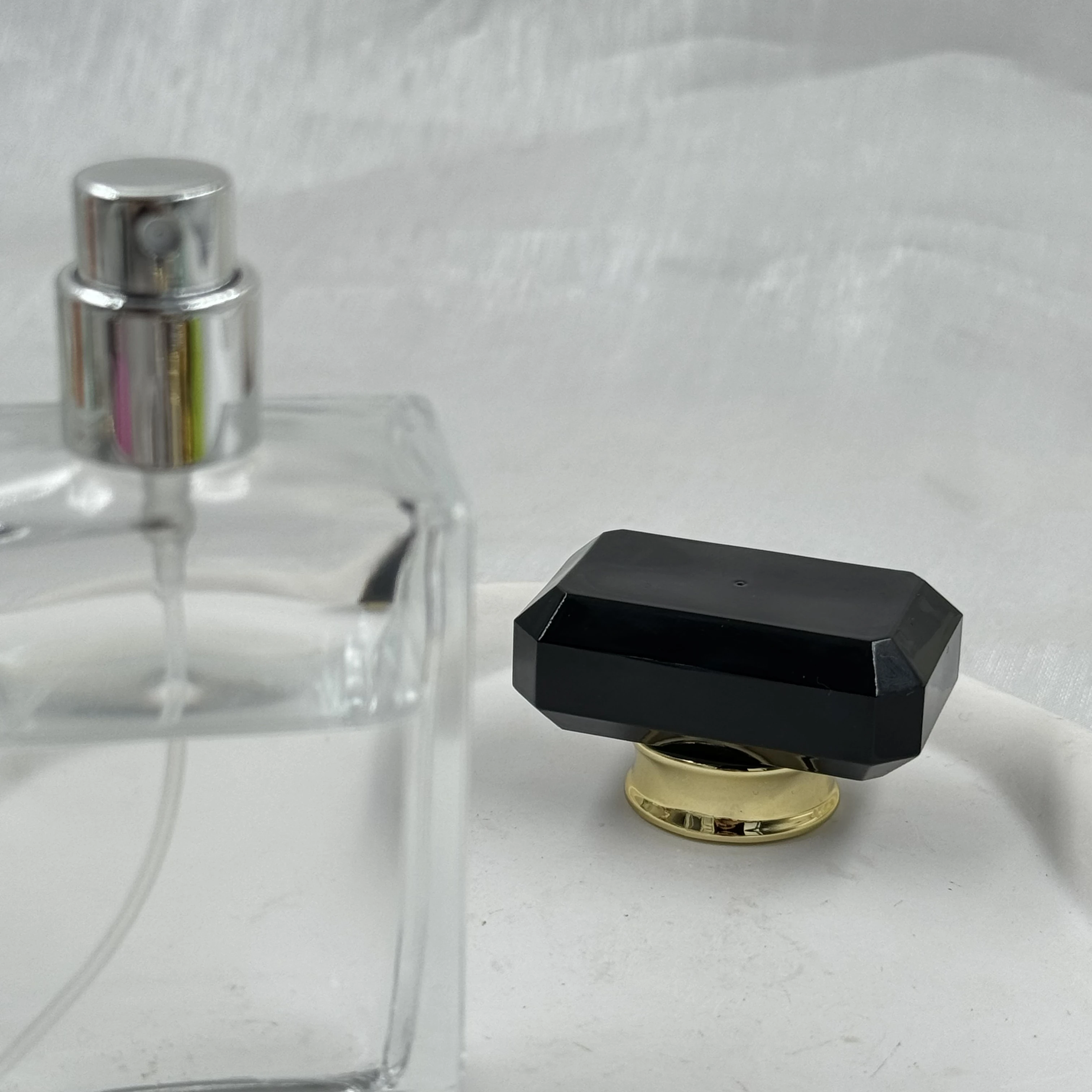 Custom Logo reusable Perfume Bottle Lid Cover Fragrance Cap Luxury Creative Universal Zamac Metal Perfume Bottle Cap