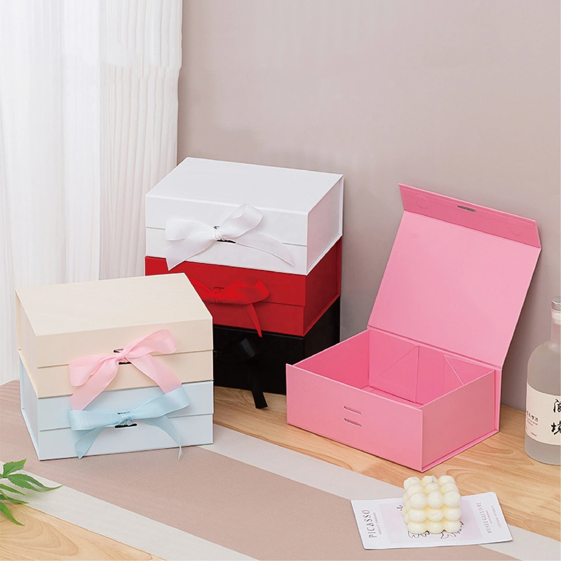 Custom Luxury White Magnet Flap Clothing Foldable Gift Boxes 2mm Paper Black Ribbon Foldable Magnetic Closure Box Packaging