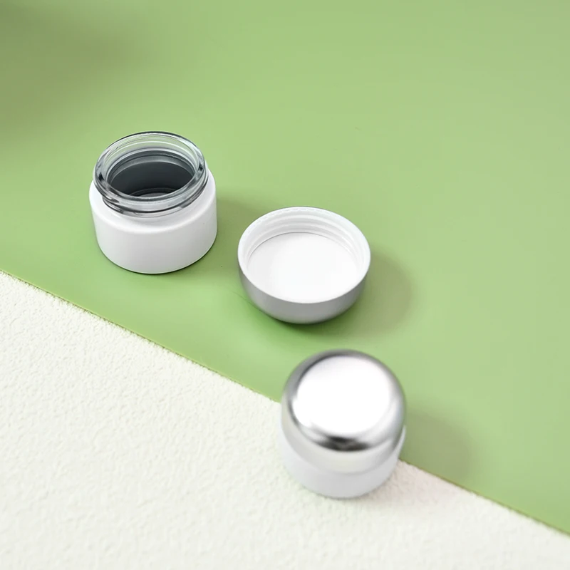 Custom color 3g 5g Small Sample Plastic Pots Container Fancy Nail Salon Gel Bottle Glass Jar With Silver Lid