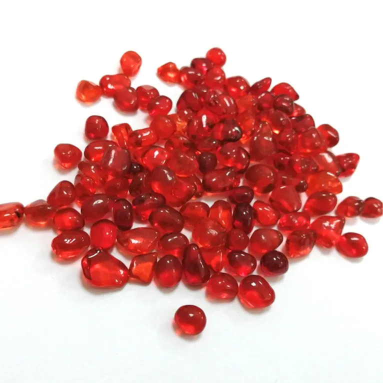 Производитель, заводская цена, 6-9 мм, красная переработанная неправильная стеклянная бусина, стеклянная галька для внутренней отделки бассейна