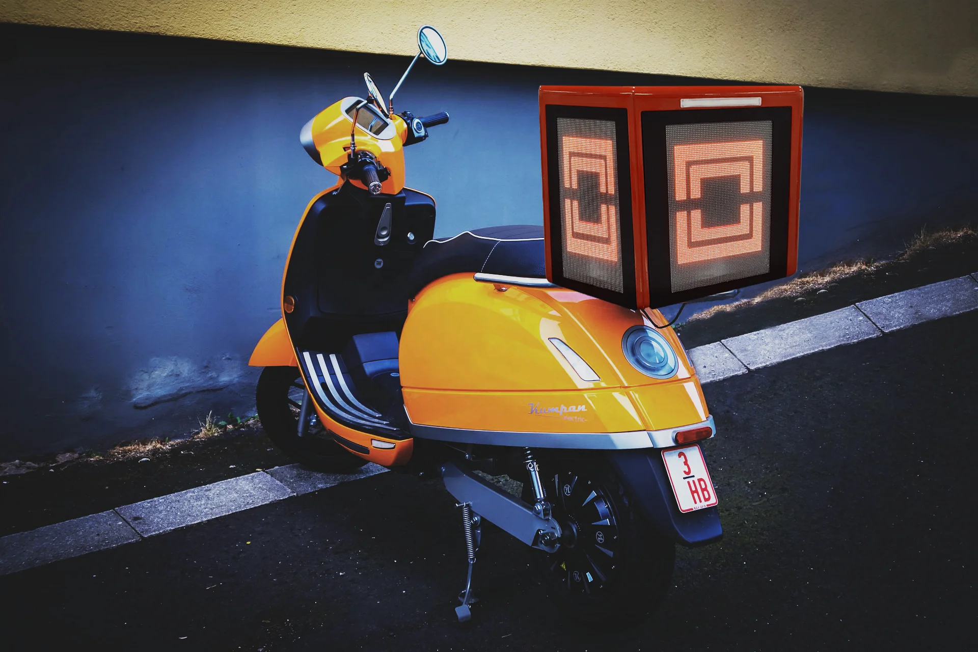 HXTECH LED Pizza Delivery Boxes 3 Sides LED Waterproof Food Delivery Box LED Light Side Open Fiberglass Motorcycle