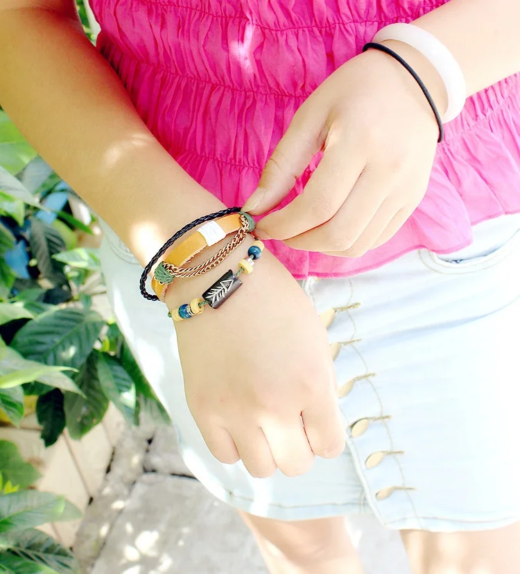 Vintageo women men  wood beads fish engraved multilayer leather stretched bracelet for promotional gift