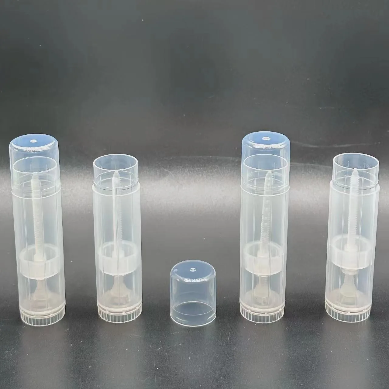 Wholesale Empty Transparent Black White 0.5oz 15ml 15g 0.67oz 20ml 20g Cylinder Round Plastic Lip Balm Stick Tube with Cap