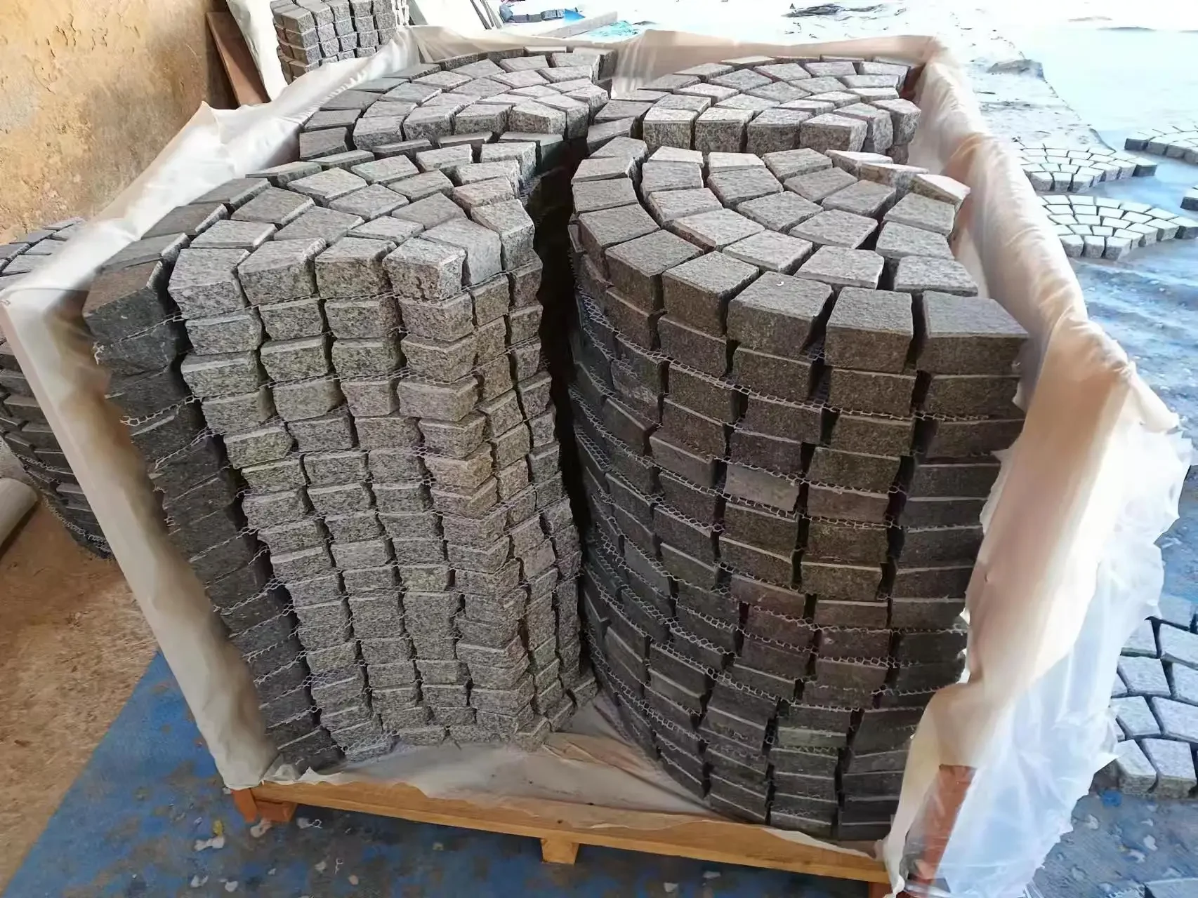 Popular Fan Shape Design Natural Flamed Face Granite Driveway Paving Stones