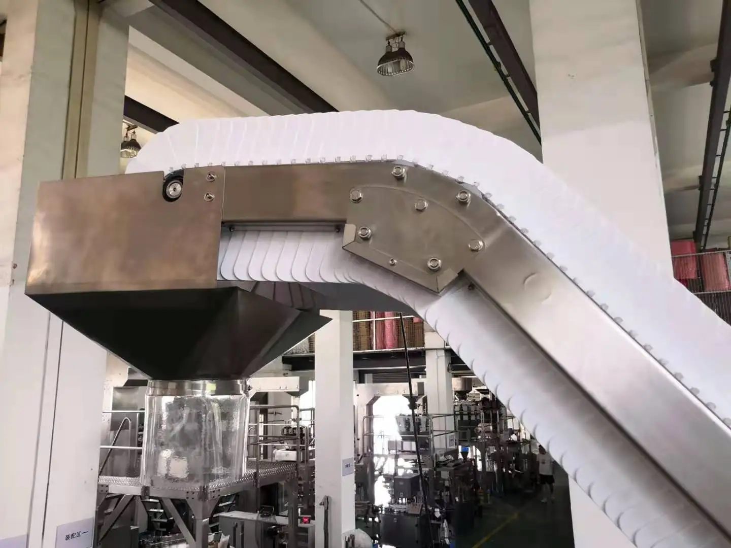 Food grade inclined conveyor elevator for frozen food