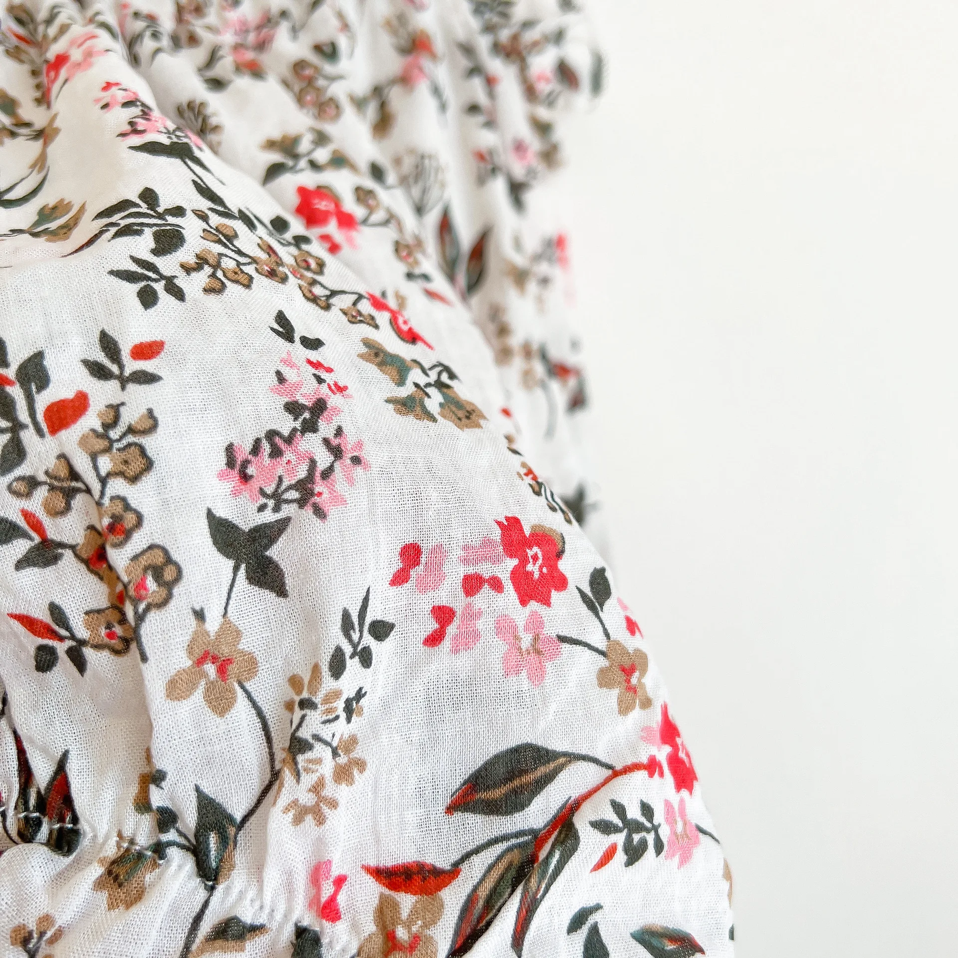 Summer ins hottest boutique cute infant baby jumpsuit Online store high quality newborn girl strap flower sweet retro rompers