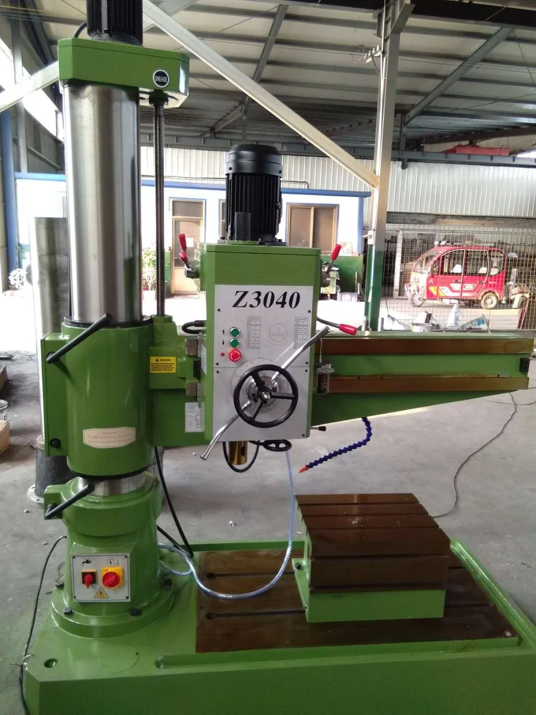 China Mechanical Radial Drill Press Z3050*16/I Radial Arm Drilling Machine Manufacturers